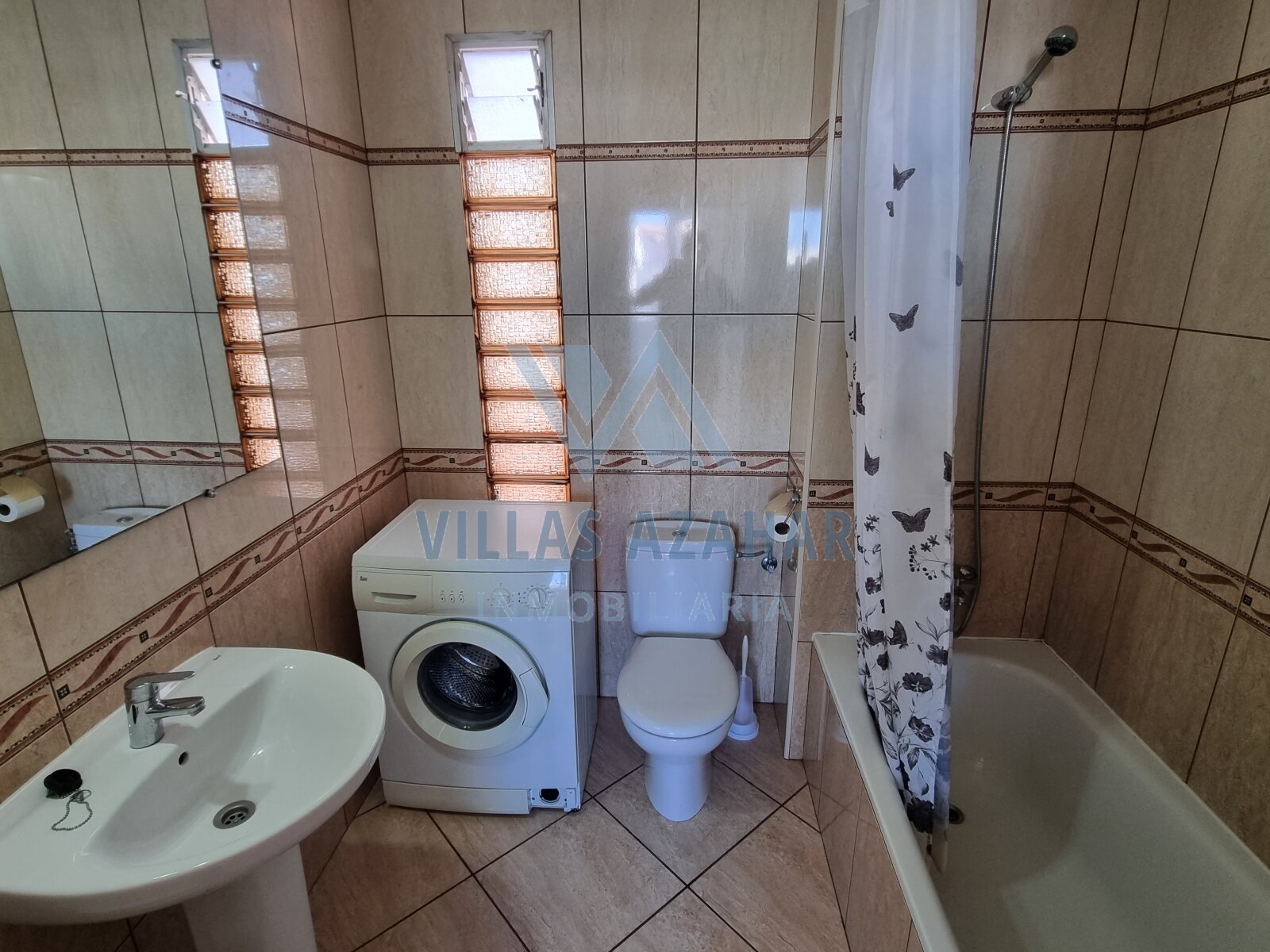 Penthouse mit Lift in erster Linie mit 130 m2 grosser Terrasse