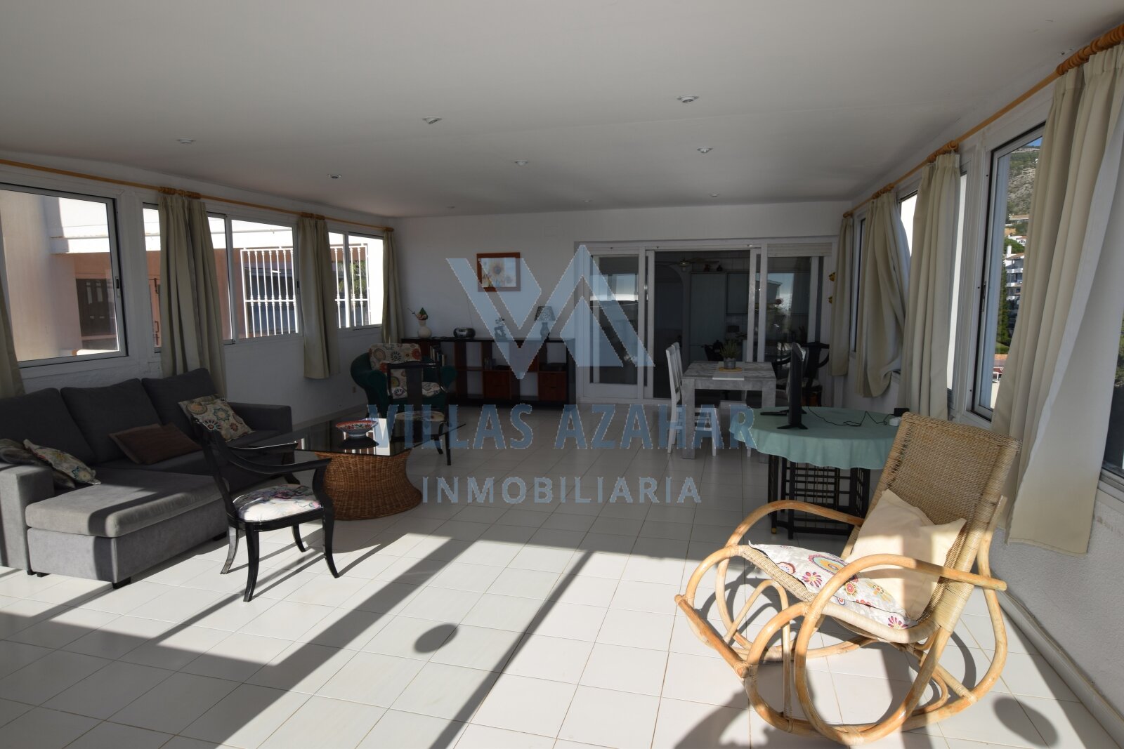 Penthouse mit Lift in erster Linie mit 130 m2 grosser Terrasse