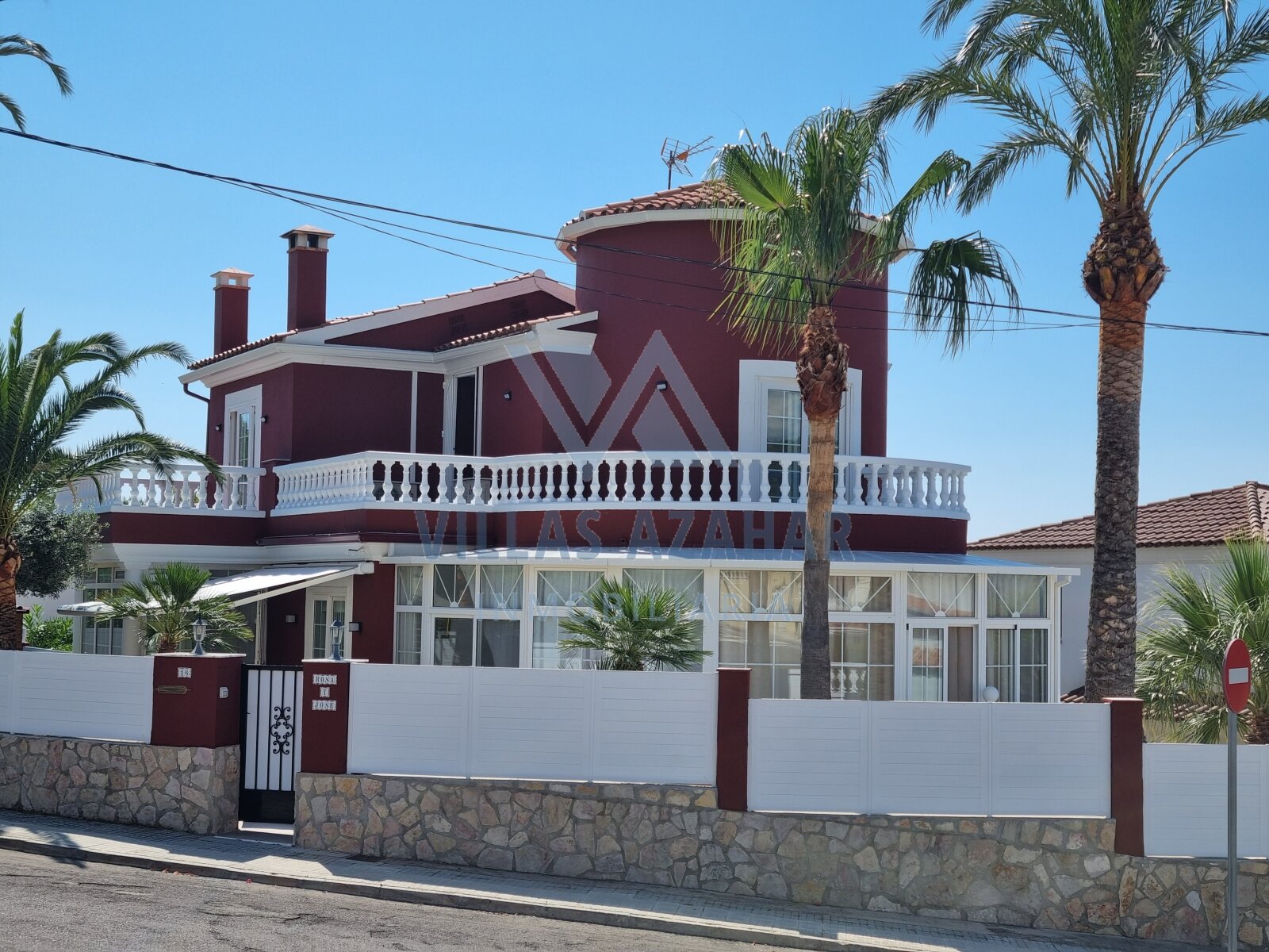 Villa in Bestzustand mit Pool und separatem Appartement