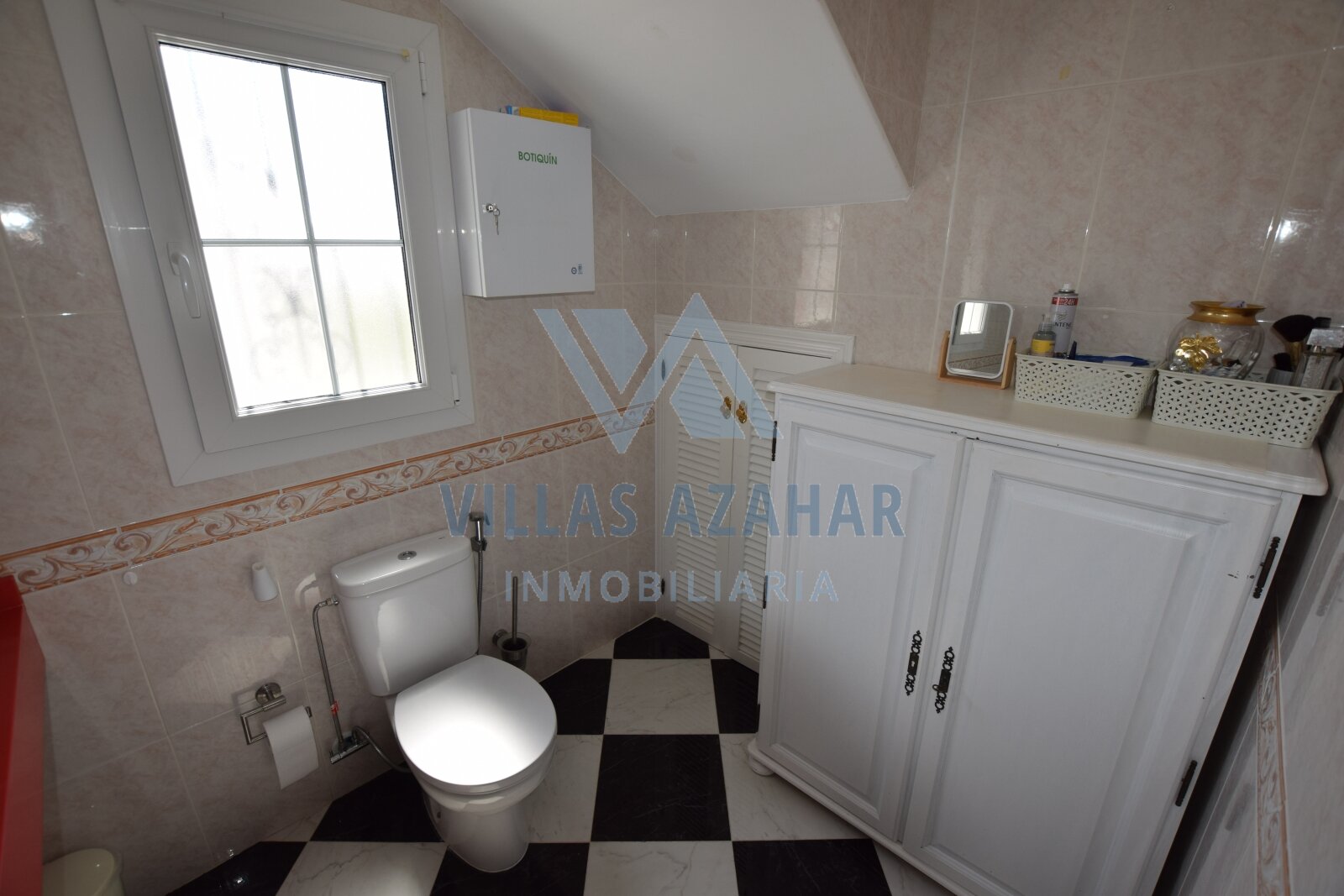 Villa in Bestzustand mit Pool und separatem Appartement