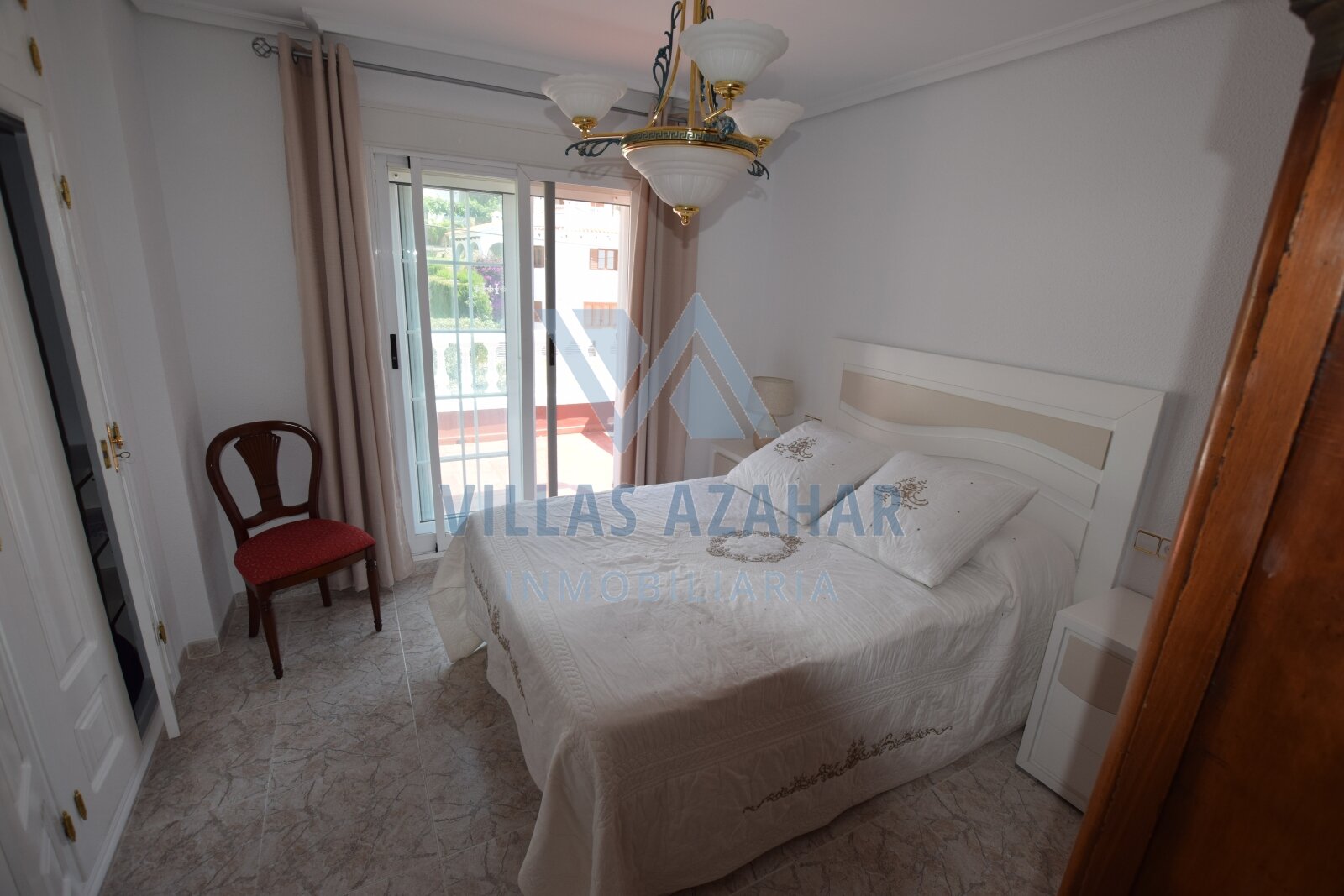 Villa in Bestzustand mit Pool und separatem Appartement