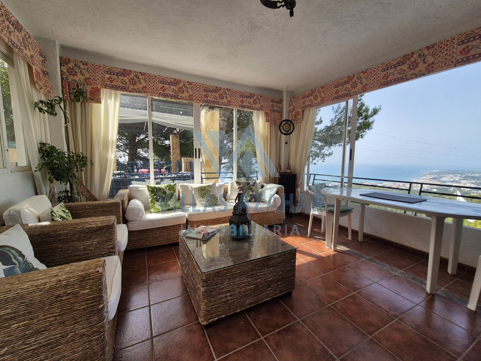 Stilvolle Villa mit unverbaubarem Meerblick und Gästeapartment