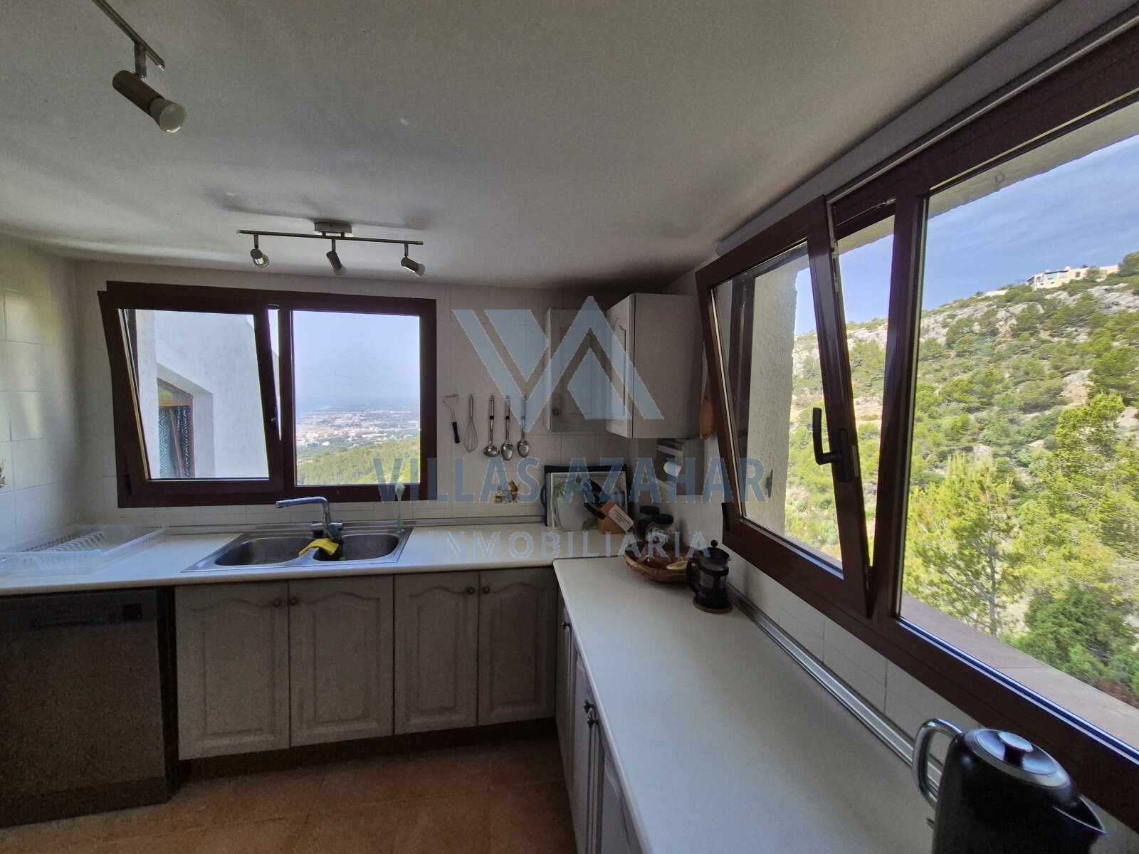 Stilvolle Villa mit unverbaubarem Meerblick und Gästeapartment