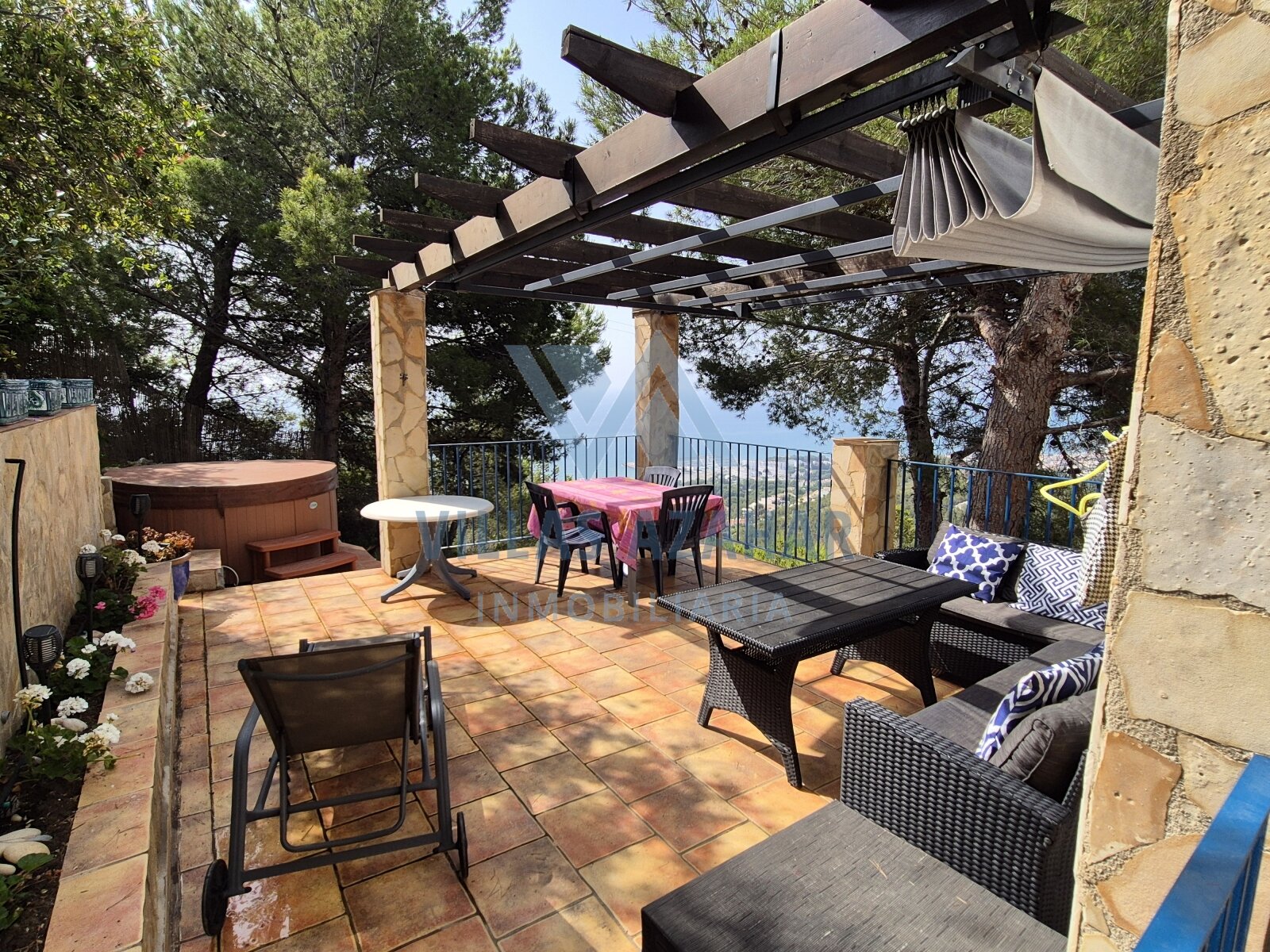 Stilvolle Villa mit unverbaubarem Meerblick und Gästeapartment