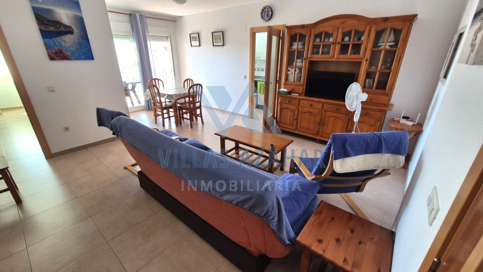 Offenes Wohnzimmer mit flexibler Raumnutzung und direktem Zugang zur Terrasse Offenes Wohnzimmer mit flexibler Raumnutzung und direktem Zugang zur Terrasse