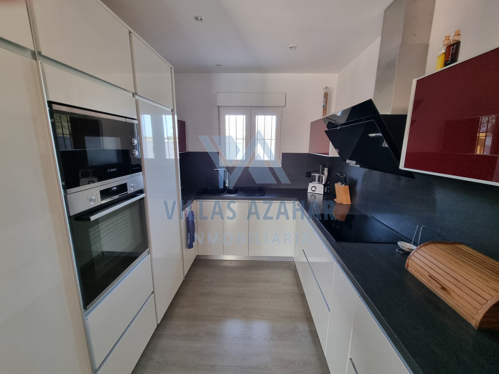 Exclusive country villa on plot of 4.881 m2 near beach