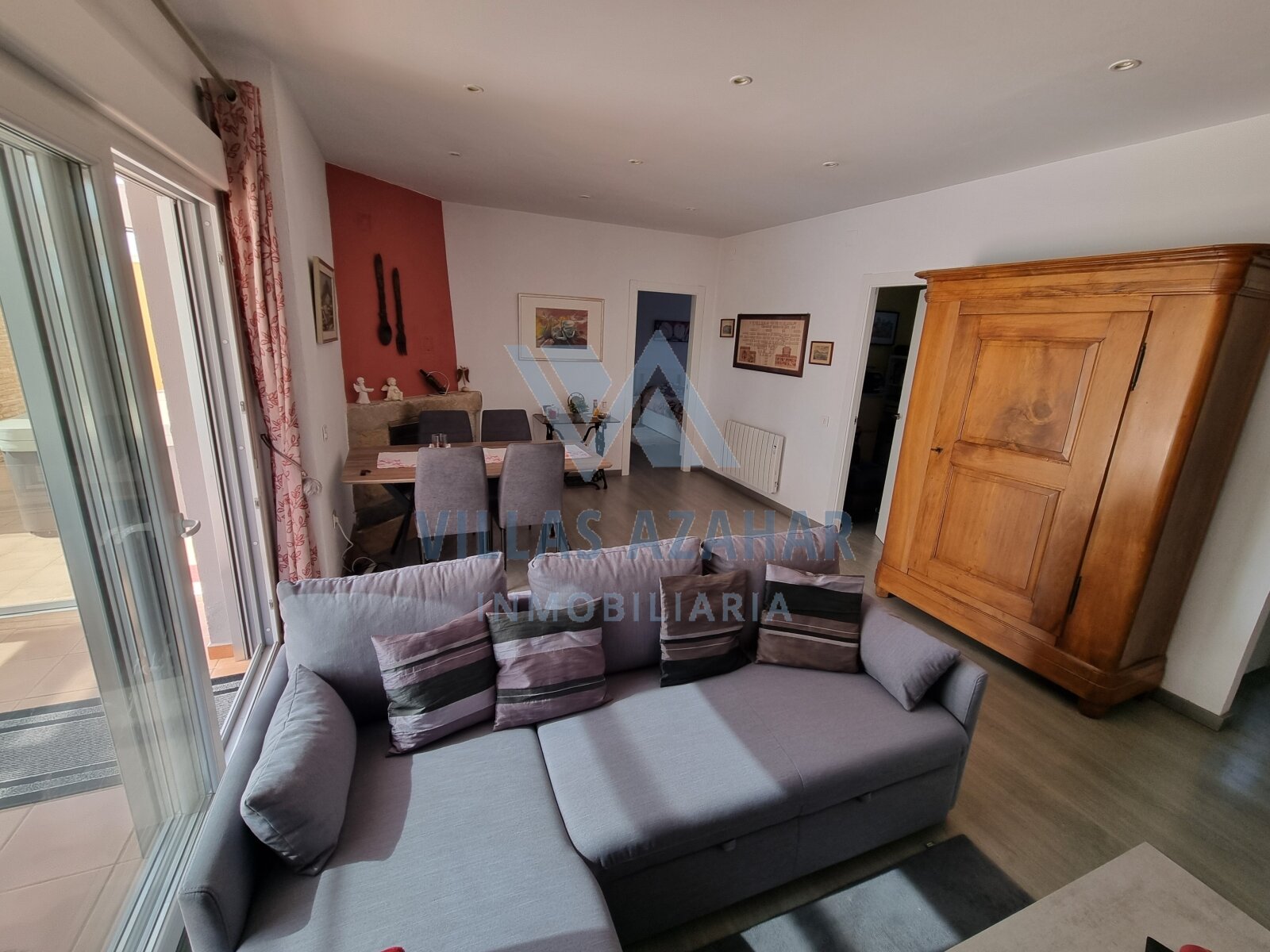 Exclusive country villa on plot of 4.881 m2 near beach