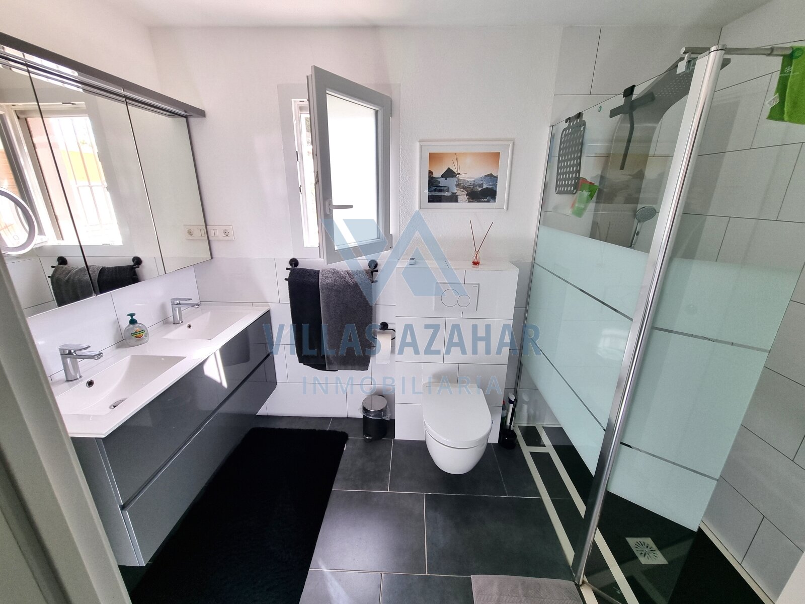 Exclusive country villa on plot of 4.881 m2 near beach