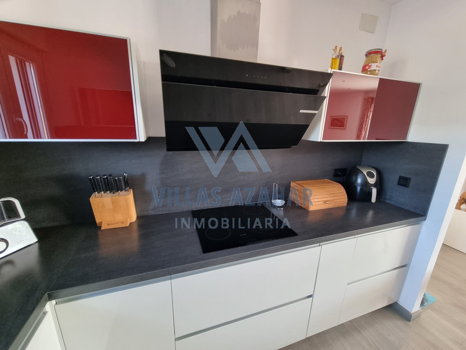 Exclusive country villa on plot of 4.881 m2 near beach