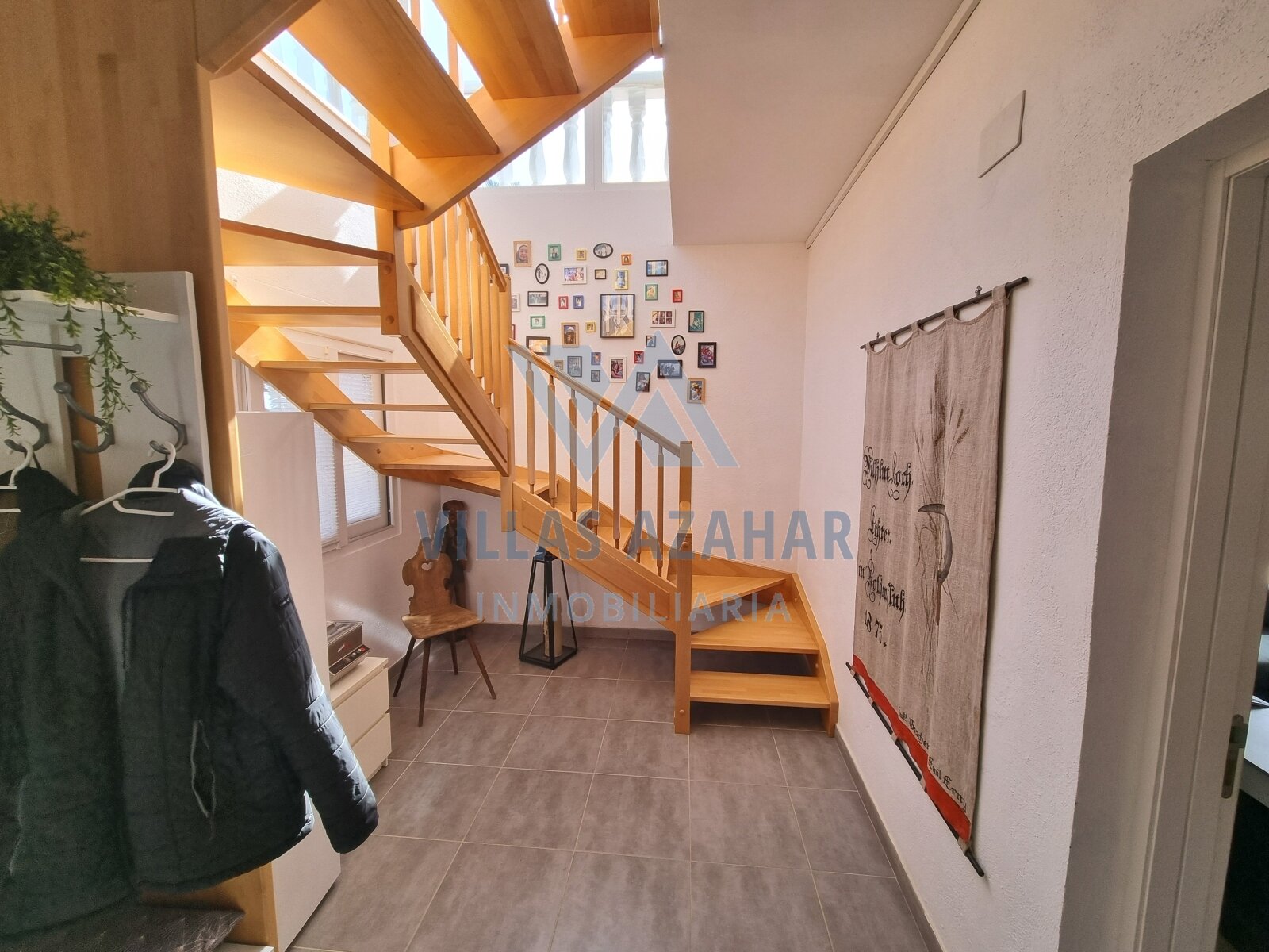 Exclusive country villa on plot of 4.881 m2 near beach