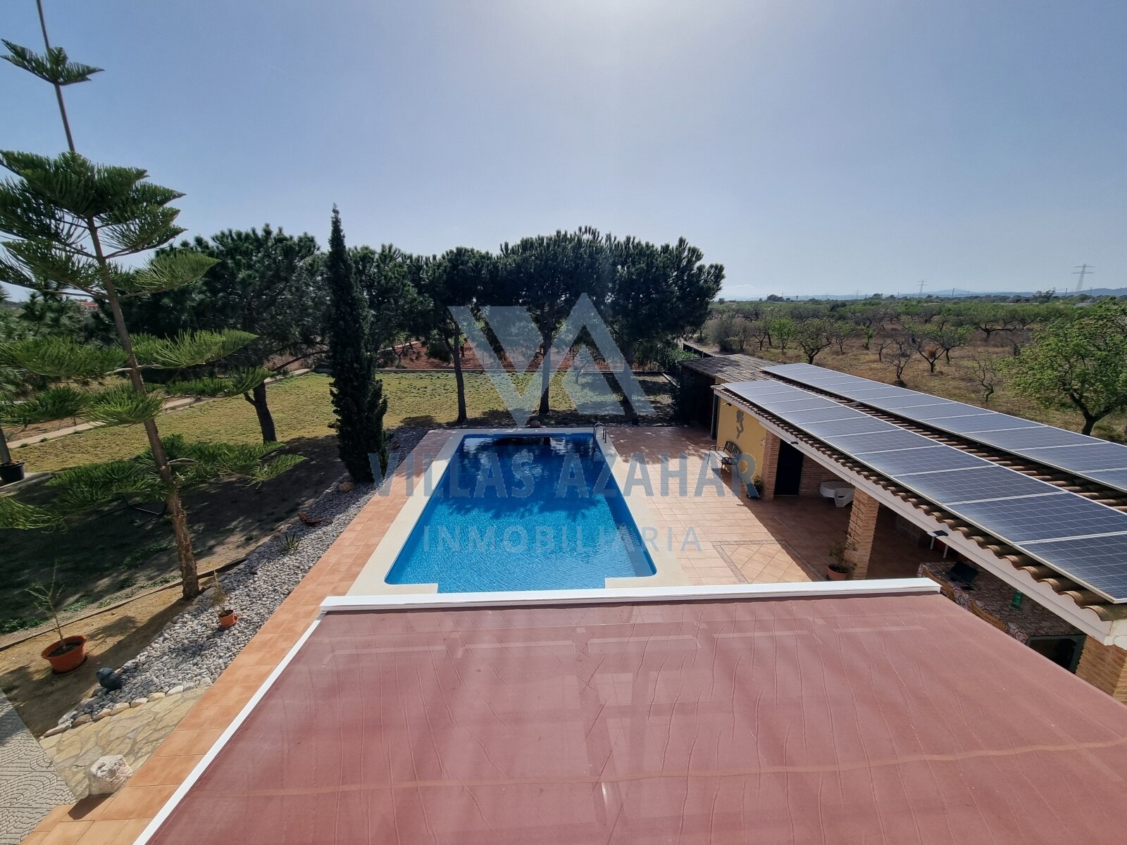 Exclusive country villa on plot of 4.881 m2 near beach