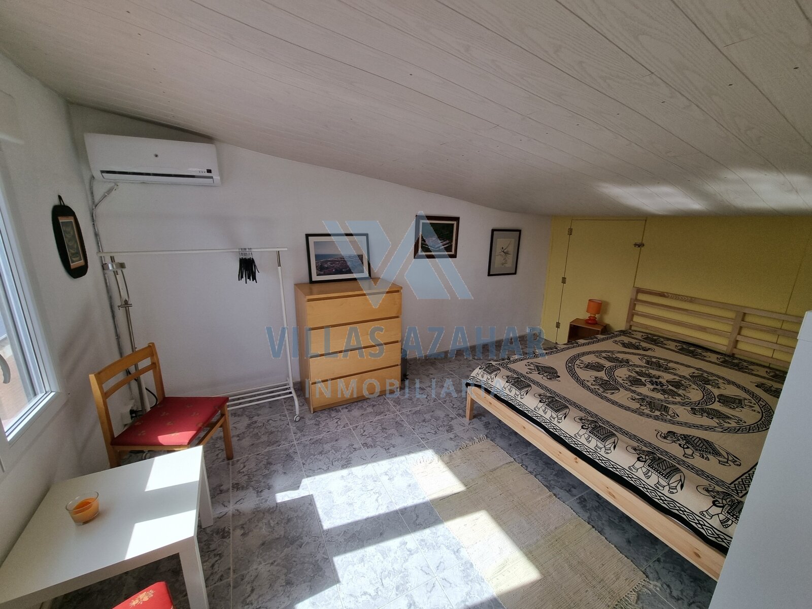 Exclusive country villa on plot of 4.881 m2 near beach