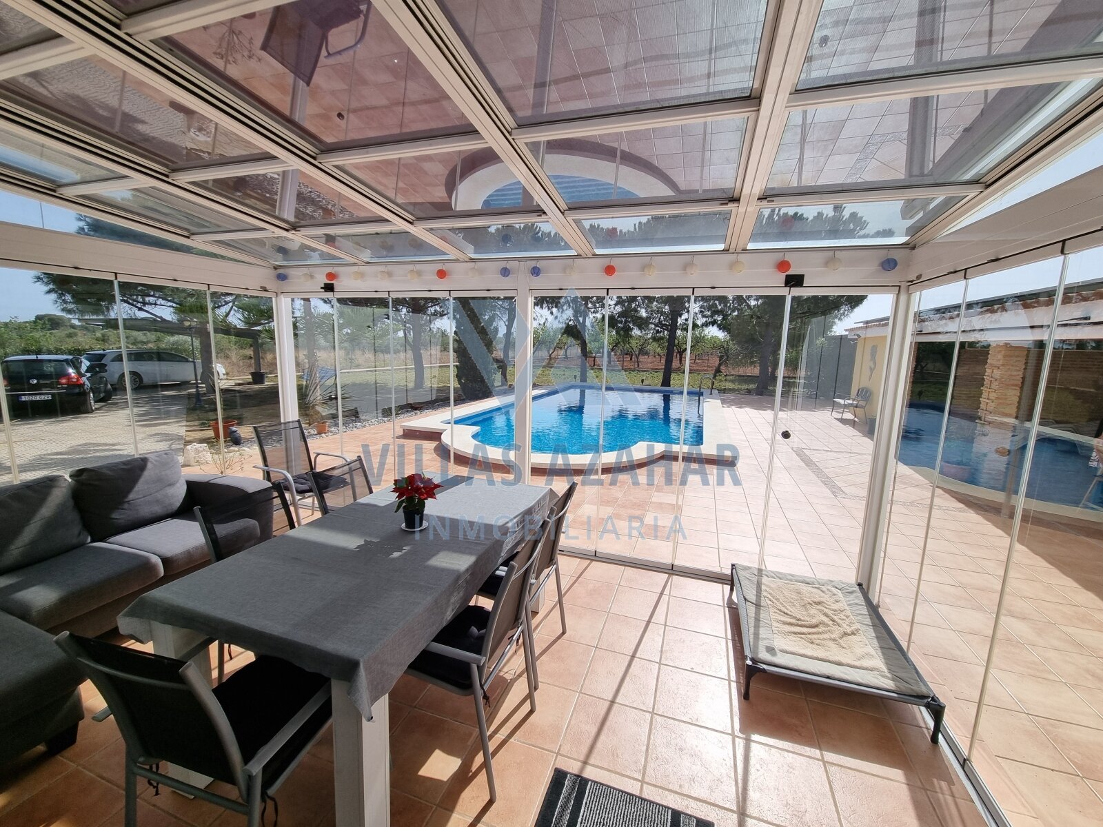 Exclusive country villa on plot of 4.881 m2 near beach