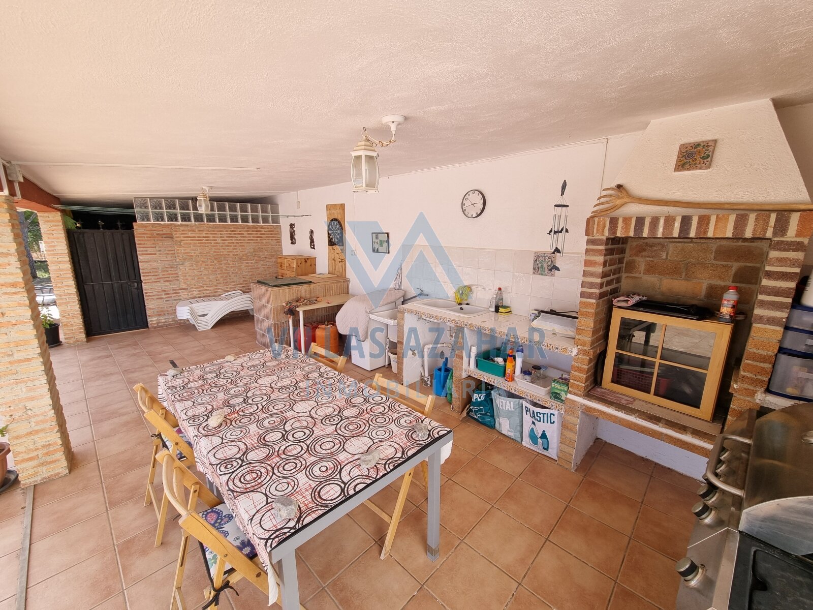 Exclusive country villa on plot of 4.881 m2 near beach