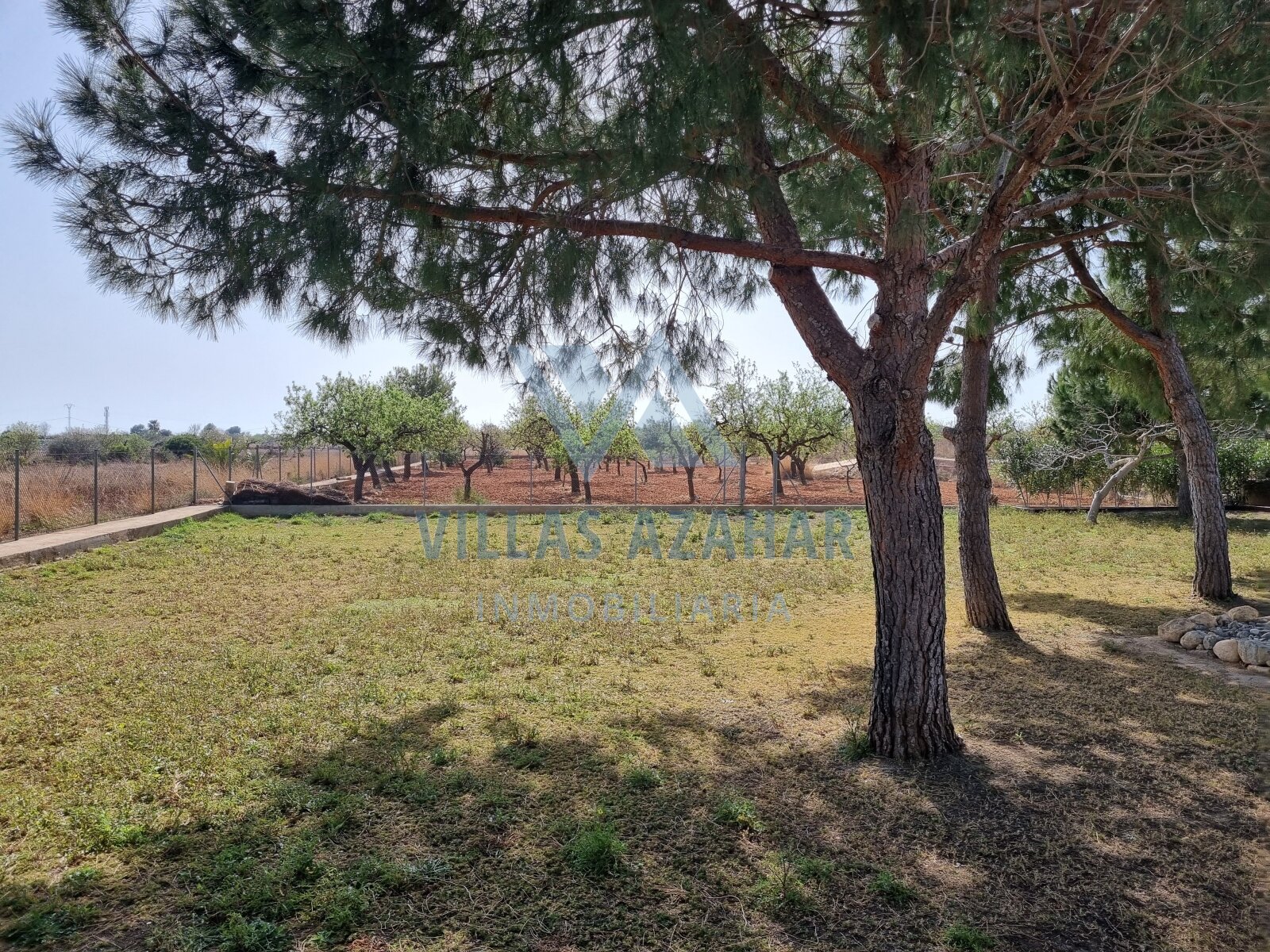 Exclusive country villa on plot of 4.881 m2 near beach