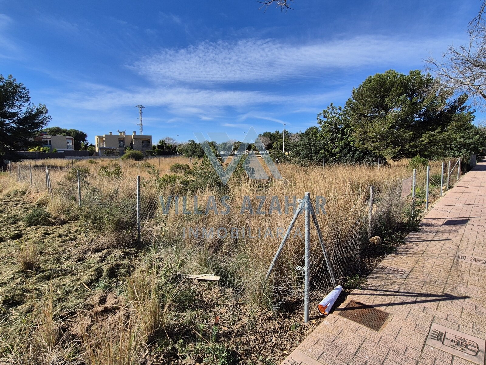 Urban building plot constructable 300 metres distance to the sea