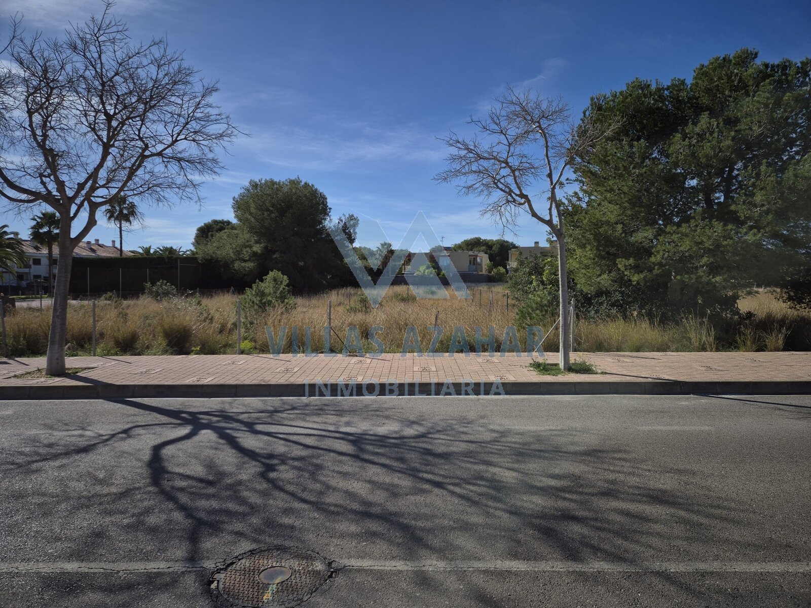 Urban building plot constructable 300 metres distance to the sea