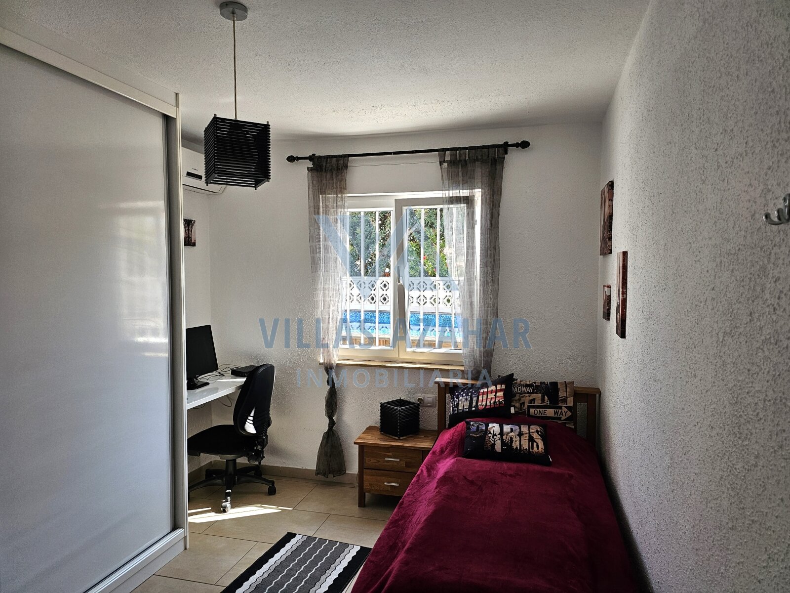 Low-Maintenance Detached House in a Quiet Location 