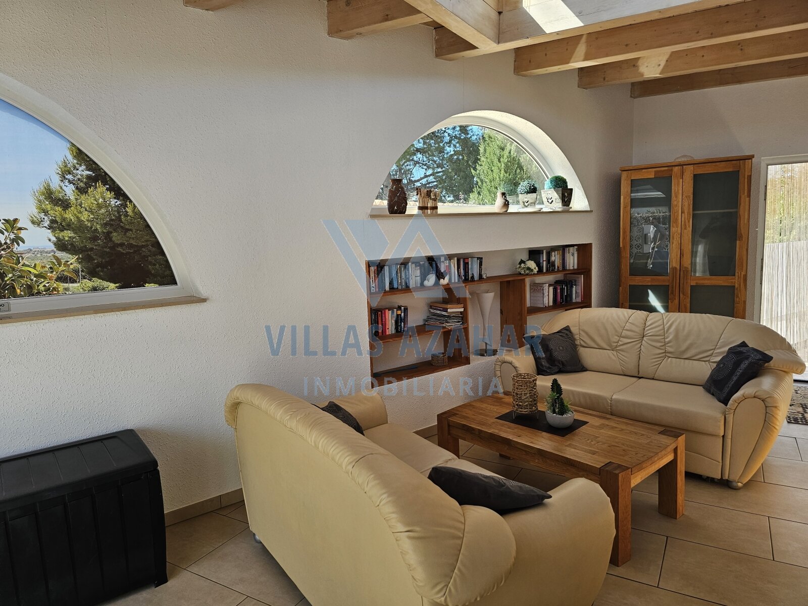 Low-Maintenance Detached House in a Quiet Location 