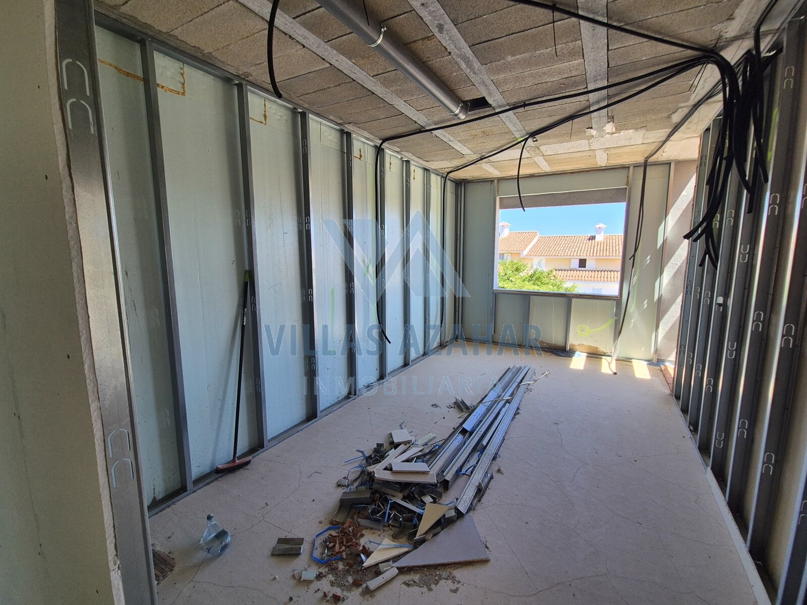 New-build villa with 317 m² living space in central Las Fuentes