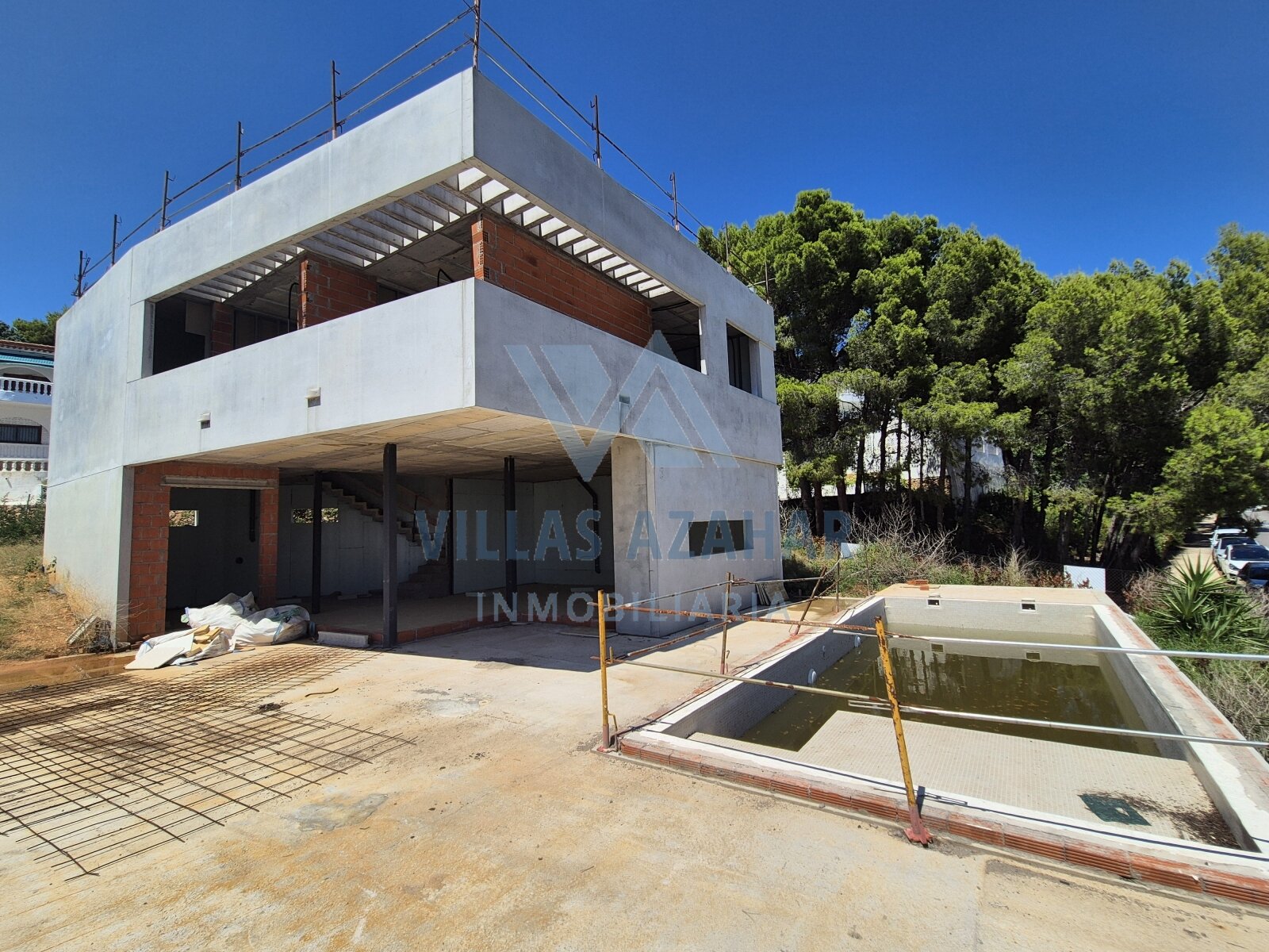 New-build villa with 317 m² living space in central Las Fuentes