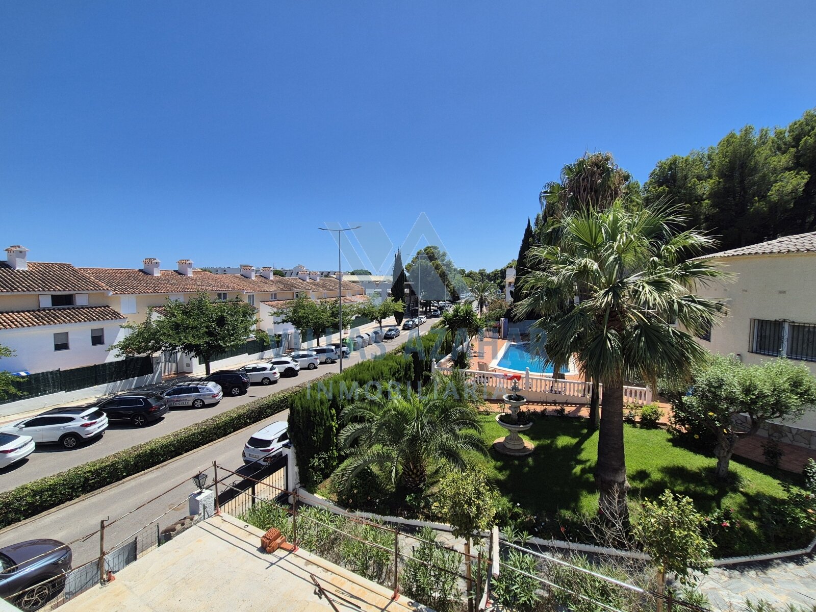 New-build villa with 317 m² living space in central Las Fuentes