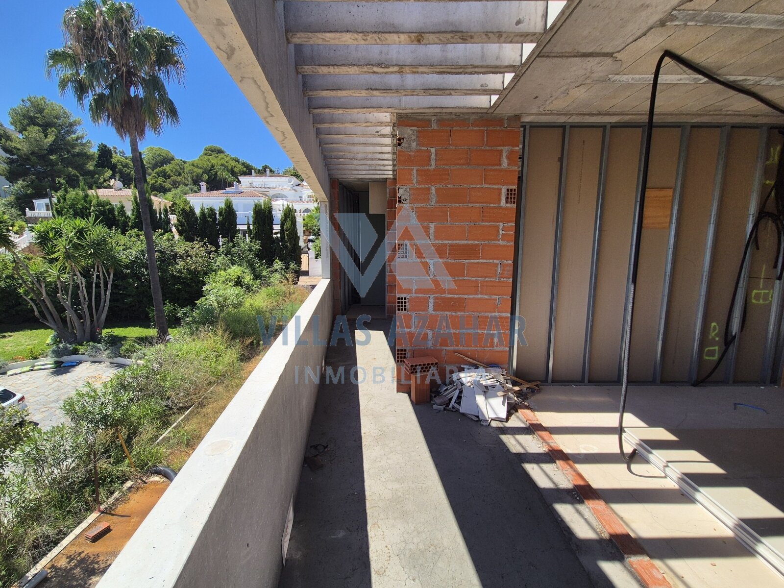 New-build villa with 317 m² living space in central Las Fuentes