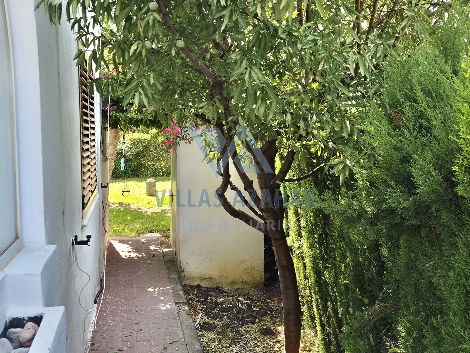 Ground Floor Apartment with Winter Garden – Urbanisation “La Palmera”