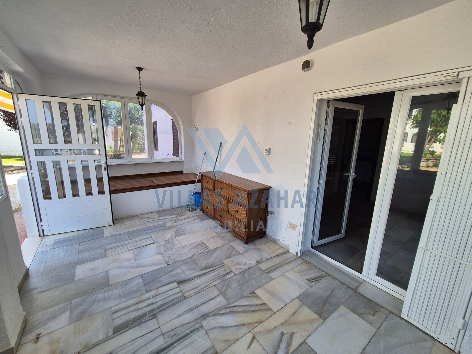 Ground Floor Apartment with Winter Garden – Urbanisation “La Palmera”