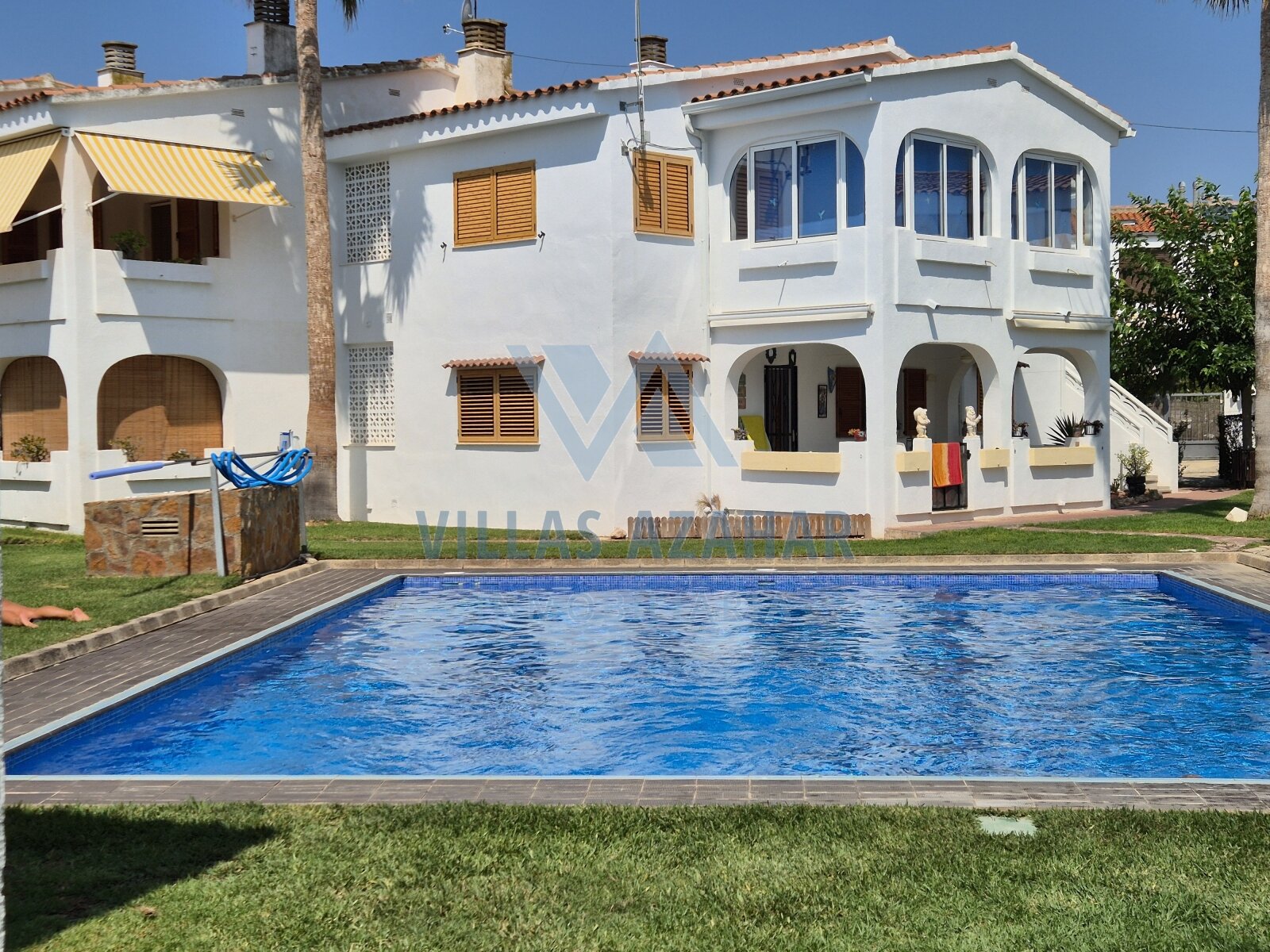 Ground Floor Apartment with Winter Garden – Urbanisation “La Palmera”