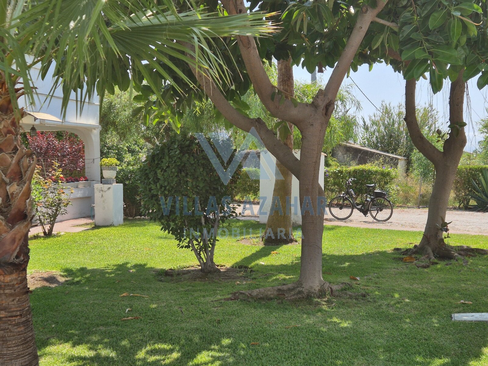 Ground Floor Apartment with Winter Garden – Urbanisation “La Palmera”