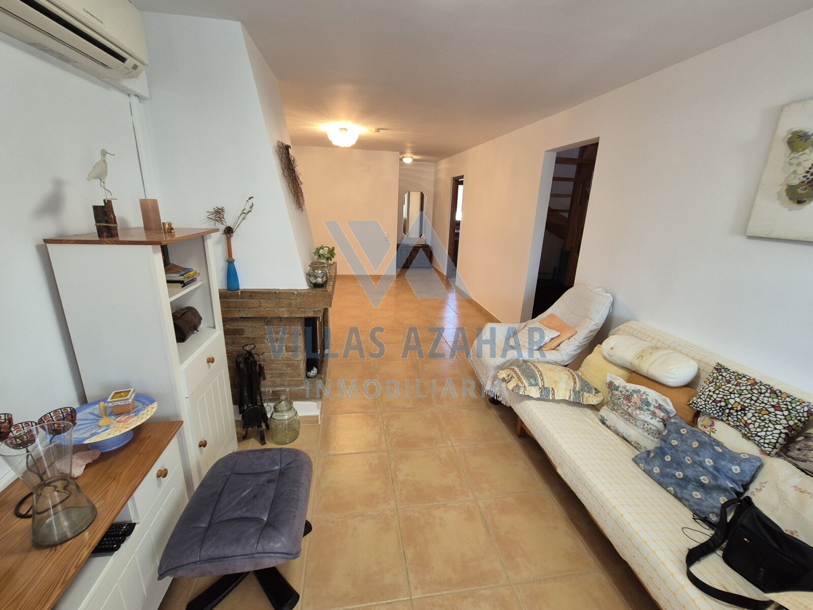 Spacious Maisonette with garage and studio in the centre