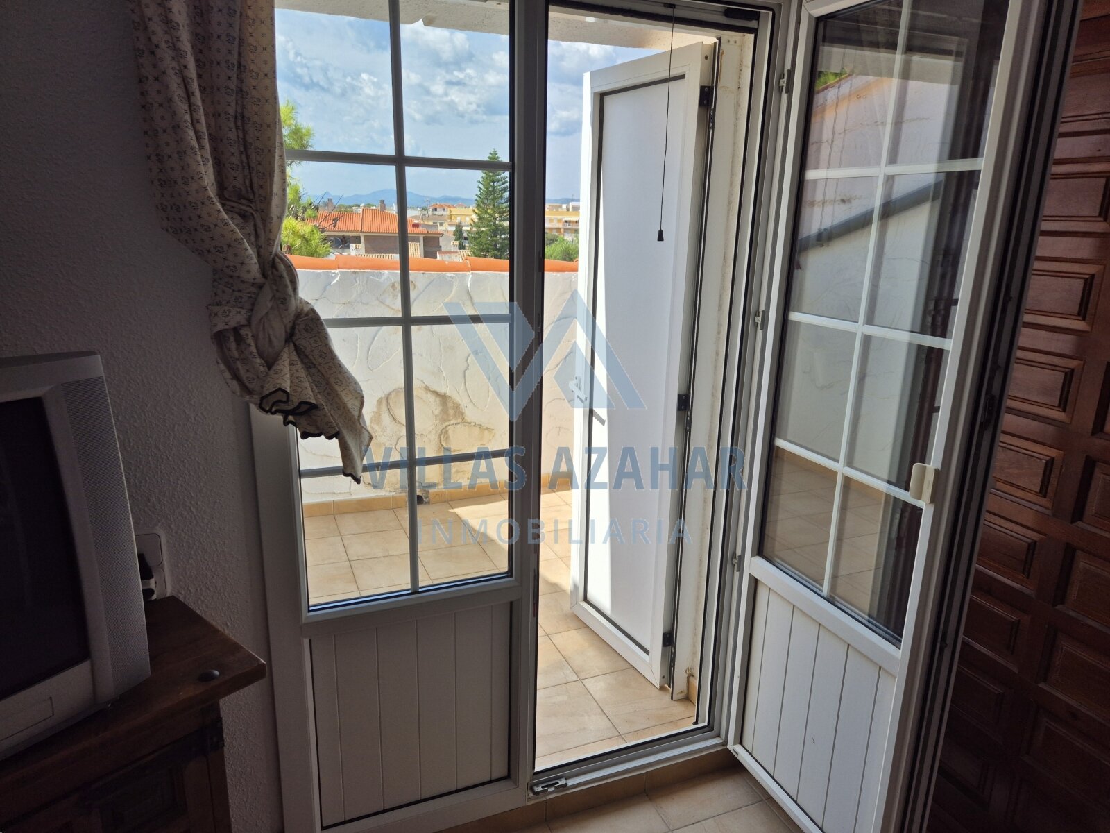 Spacious Maisonette with garage and studio in the centre