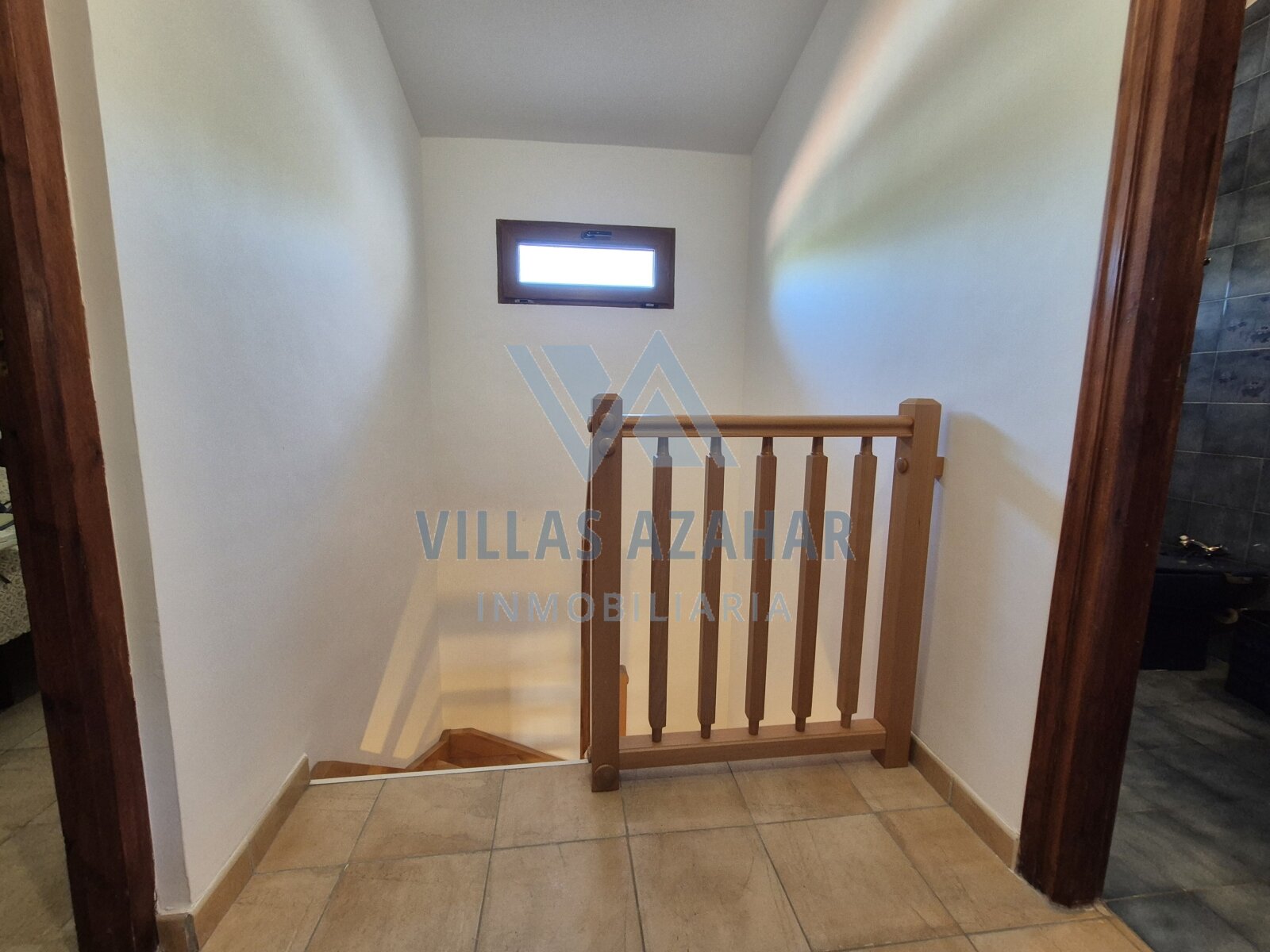 Spacious Maisonette with garage and studio in the centre