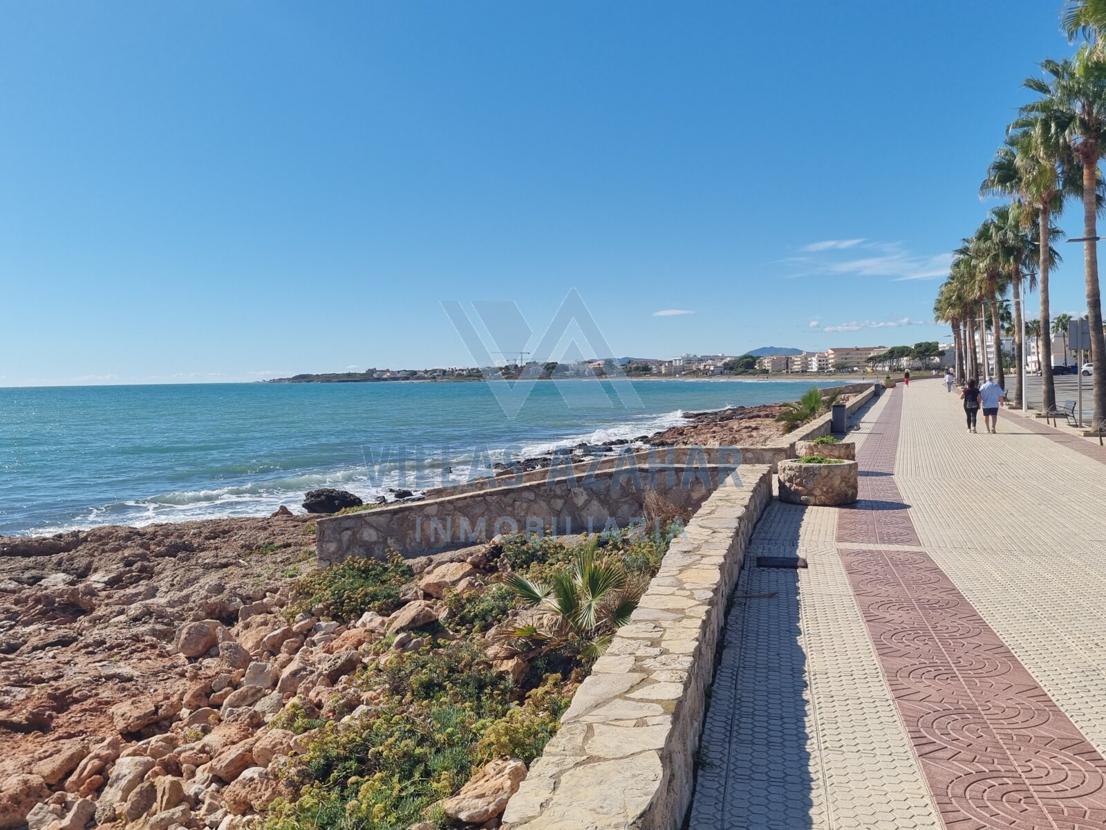 Spacious Maisonette with garage and studio in the centre