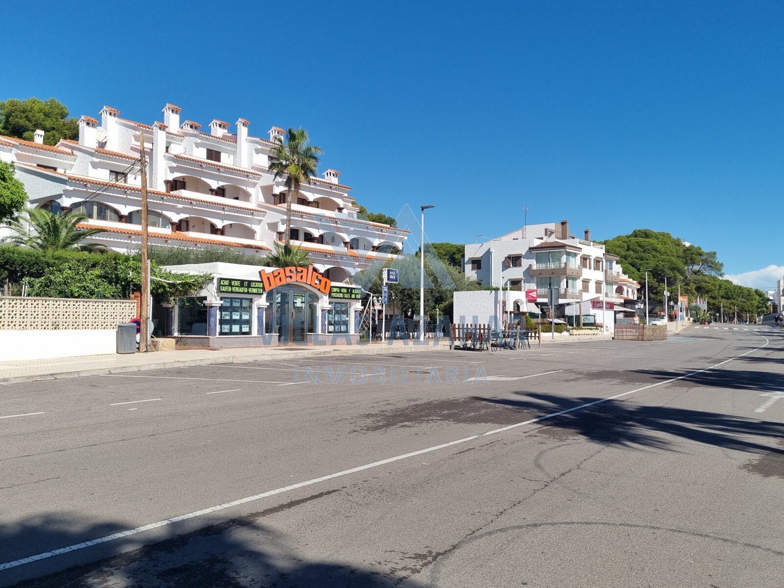 Spacious Maisonette with garage and studio in the centre