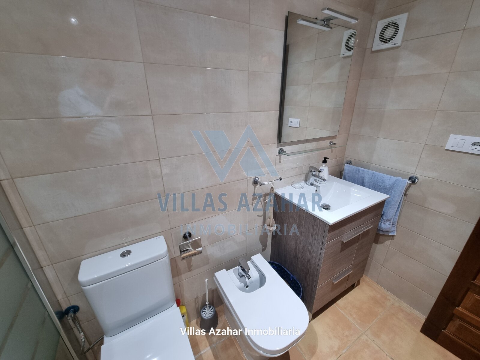 Spacious Maisonette with garage and studio in the centre