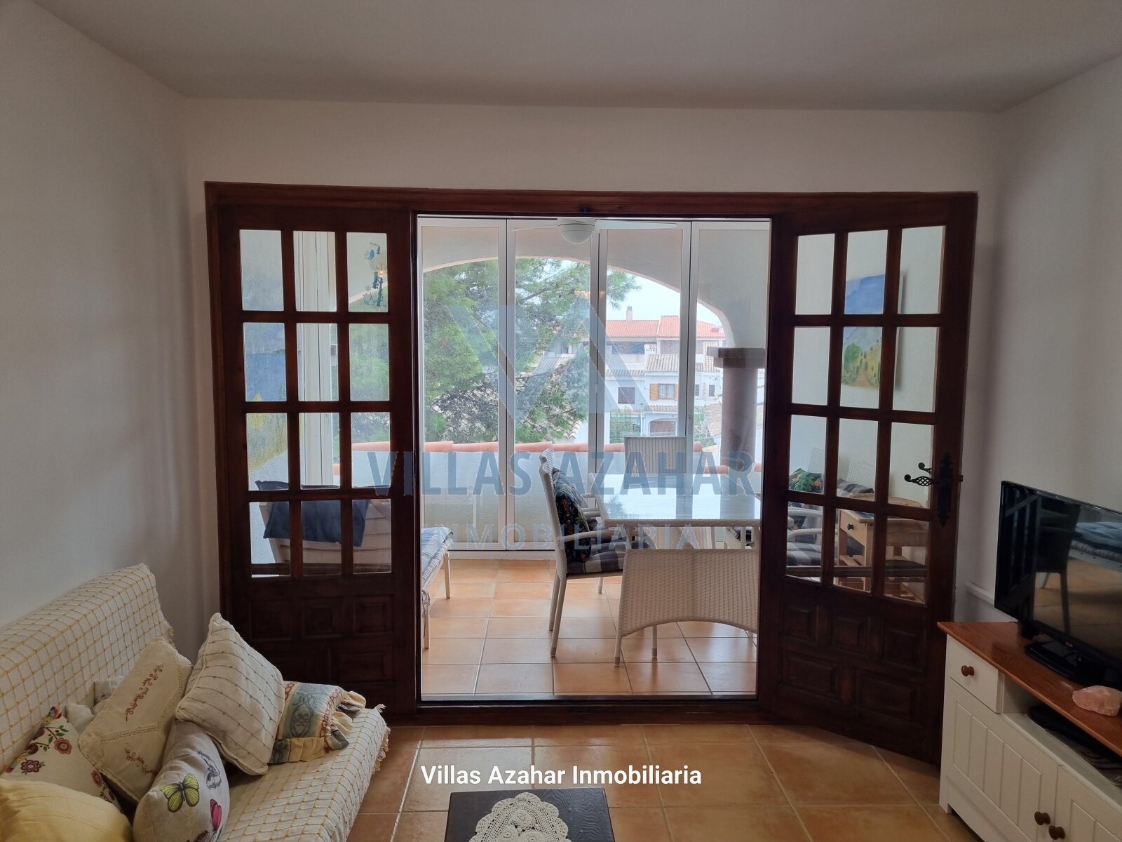 Spacious Maisonette with garage and studio in the centre