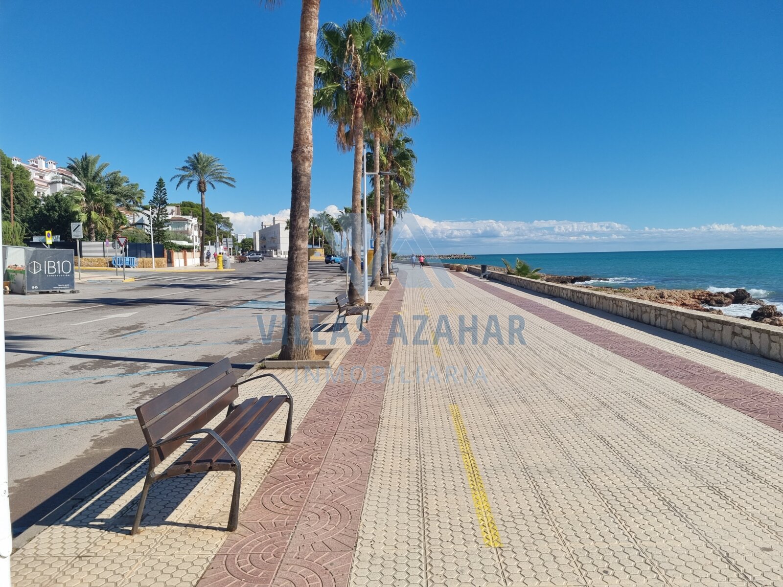 Spacious Maisonette with garage and studio in the centre