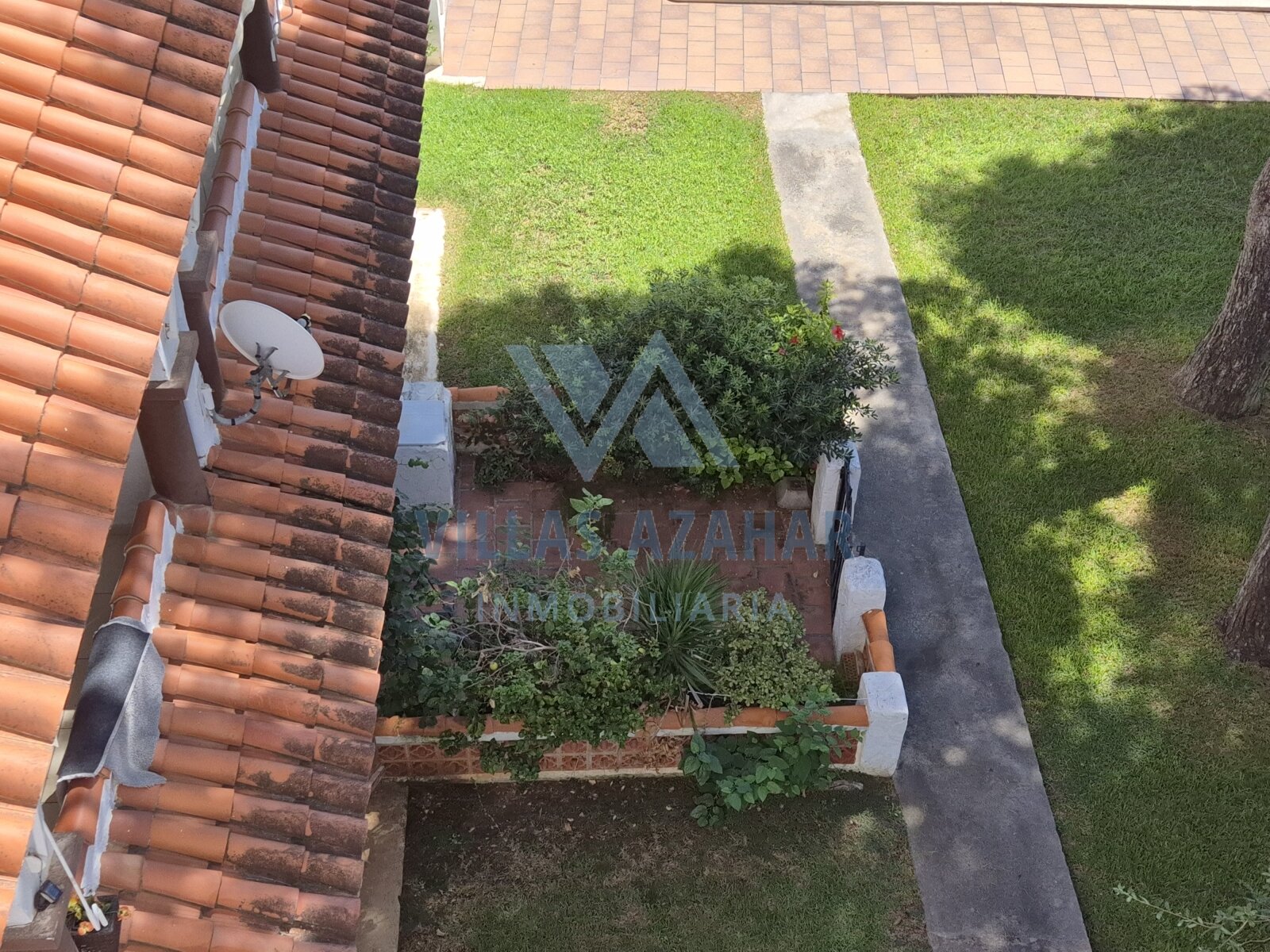 Spacious Maisonette with garage and studio in the centre