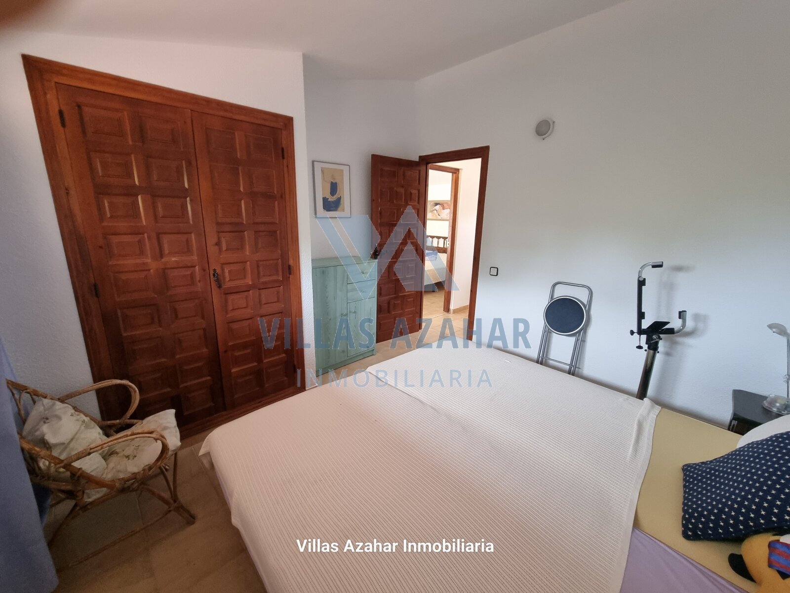 Spacious Maisonette with garage and studio in the centre