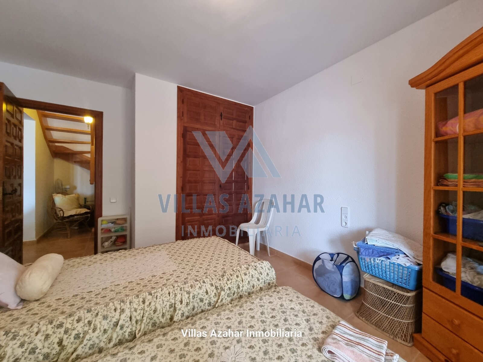 Spacious Maisonette with garage and studio in the centre