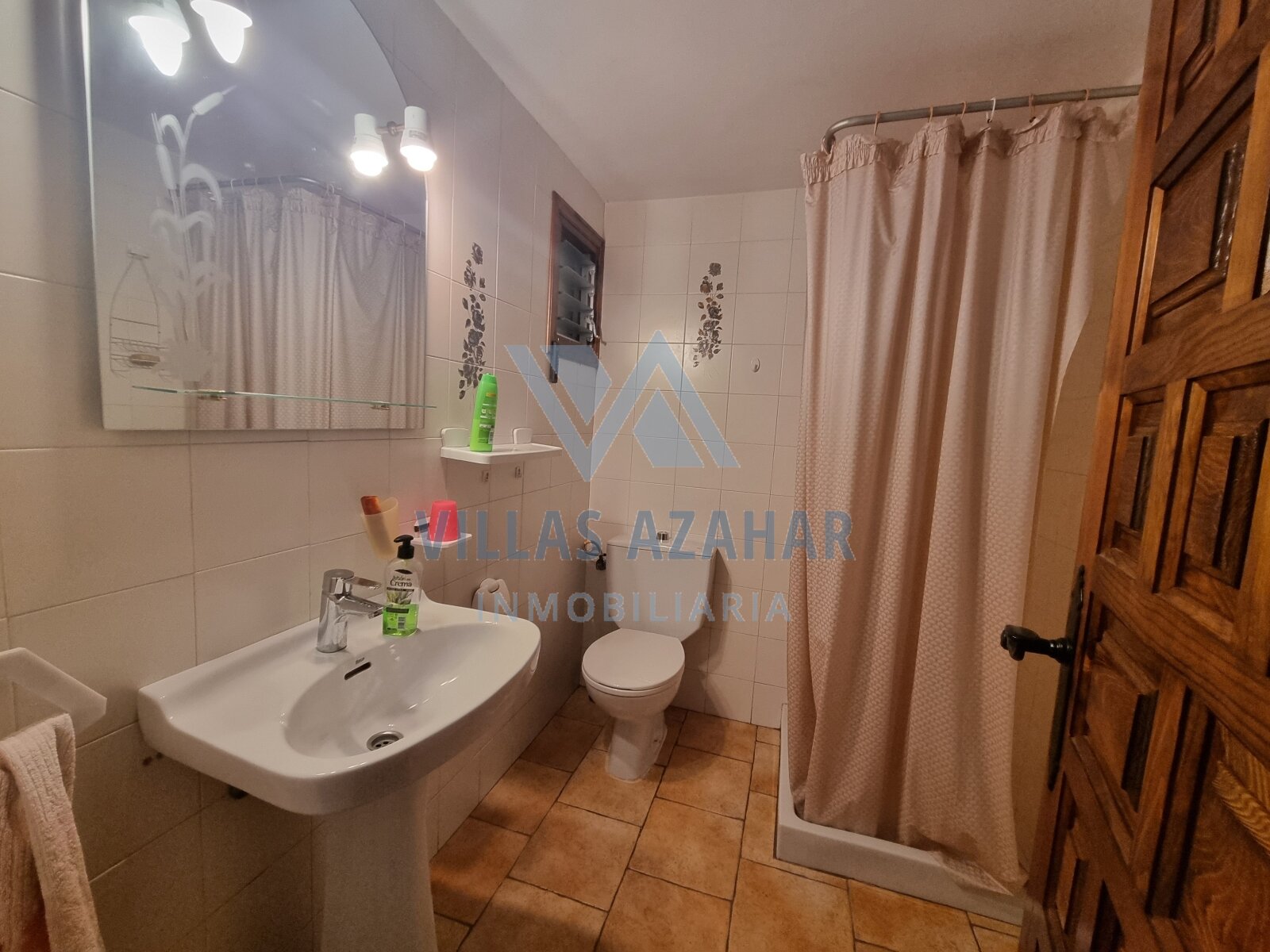 Spacious Maisonette with garage and studio in the centre