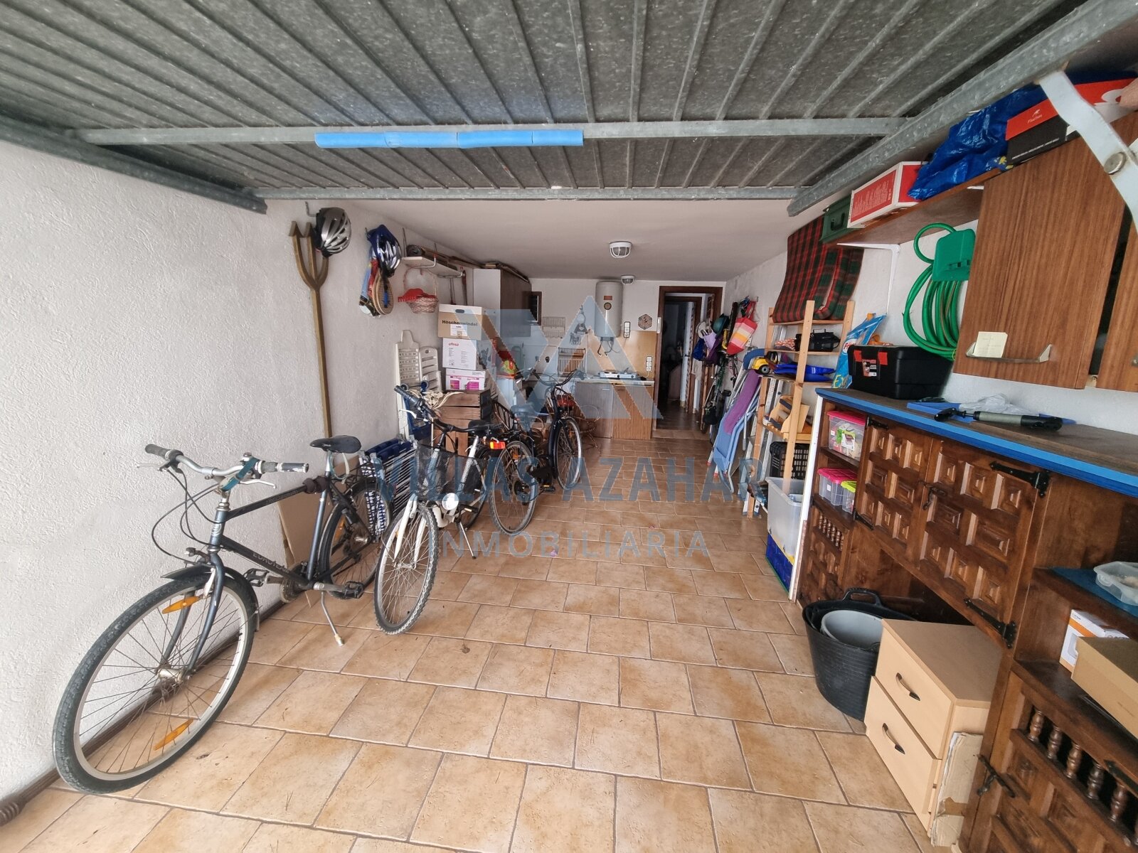 Spacious Maisonette with garage and studio in the centre