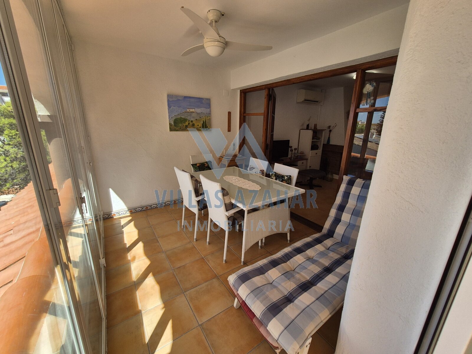 Spacious Maisonette with garage and studio in the centre