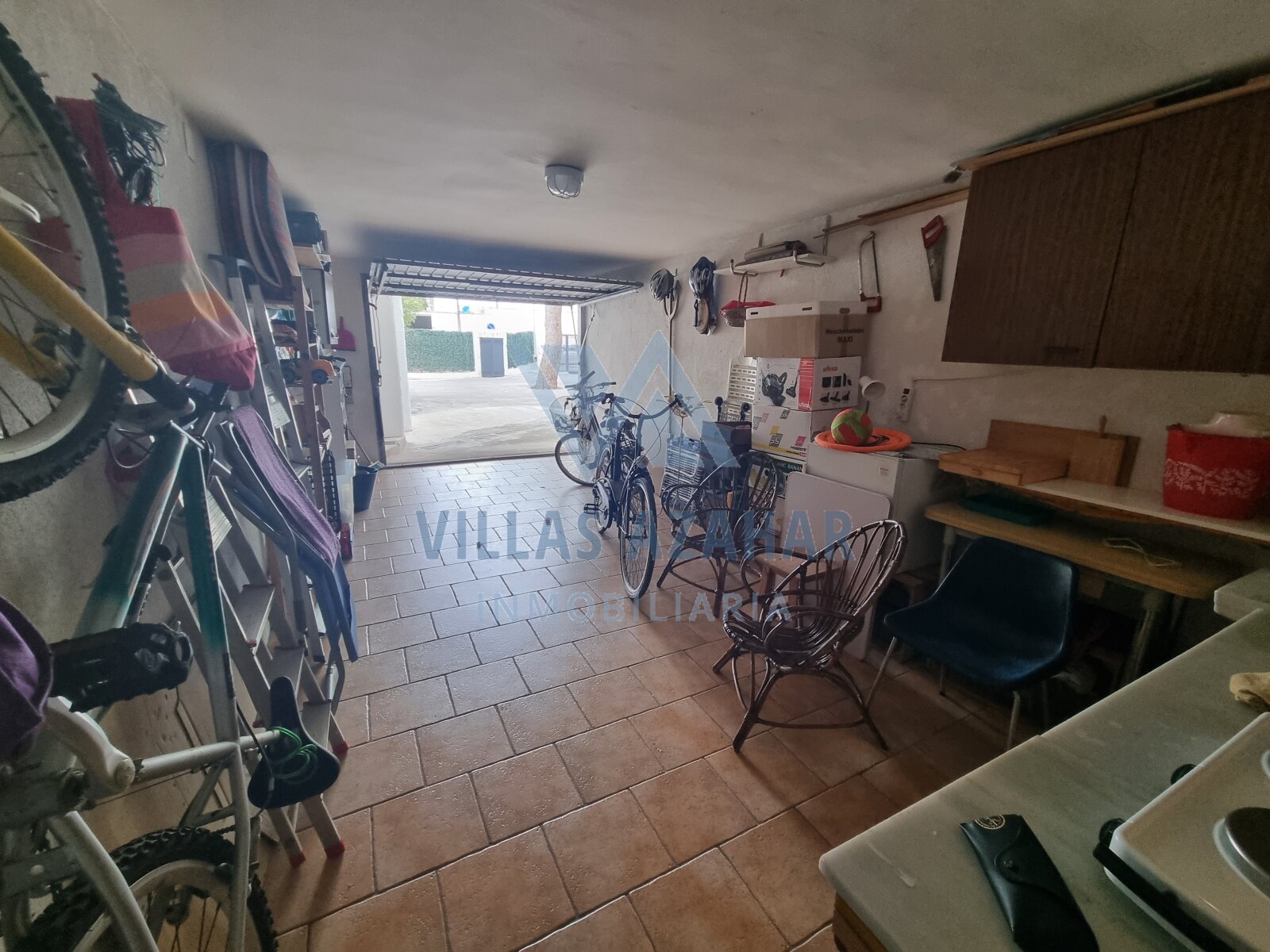 Spacious Maisonette with garage and studio in the centre