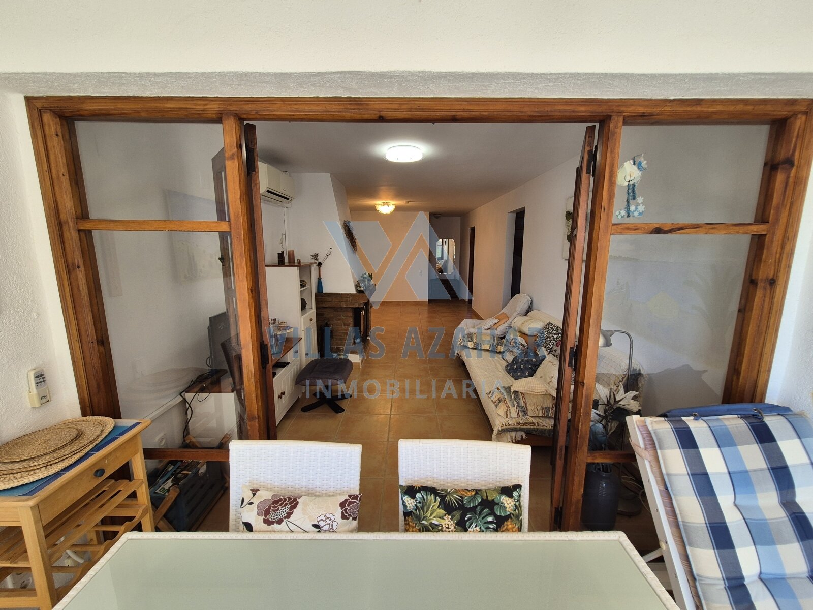 Spacious Maisonette with garage and studio in the centre