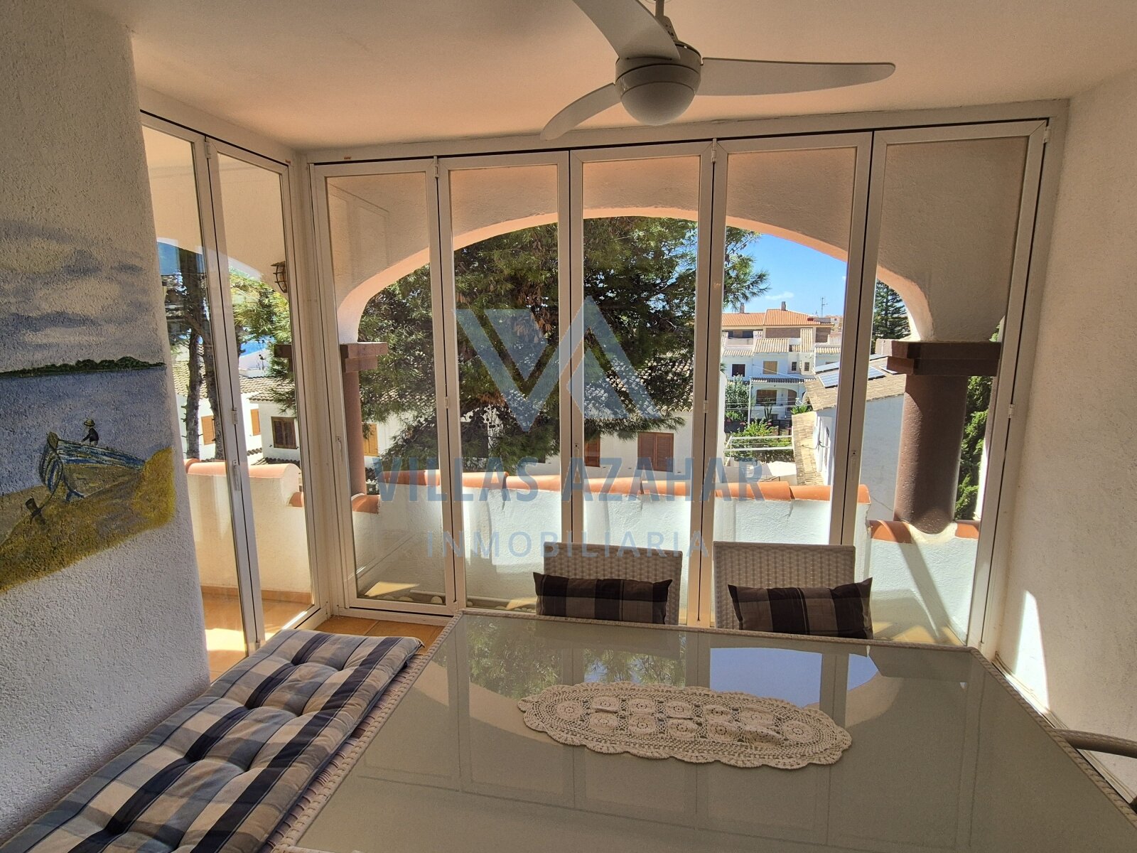 Spacious Maisonette with garage and studio in the centre