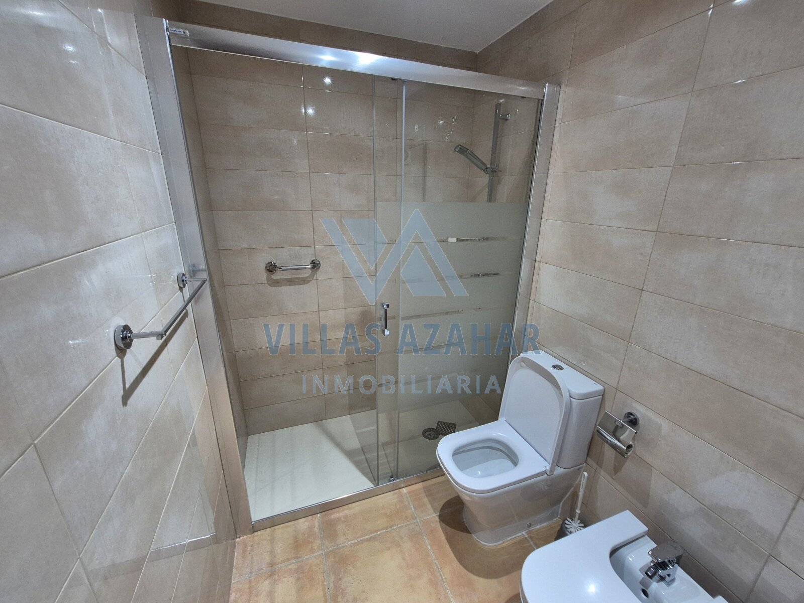 Spacious Maisonette with garage and studio in the centre