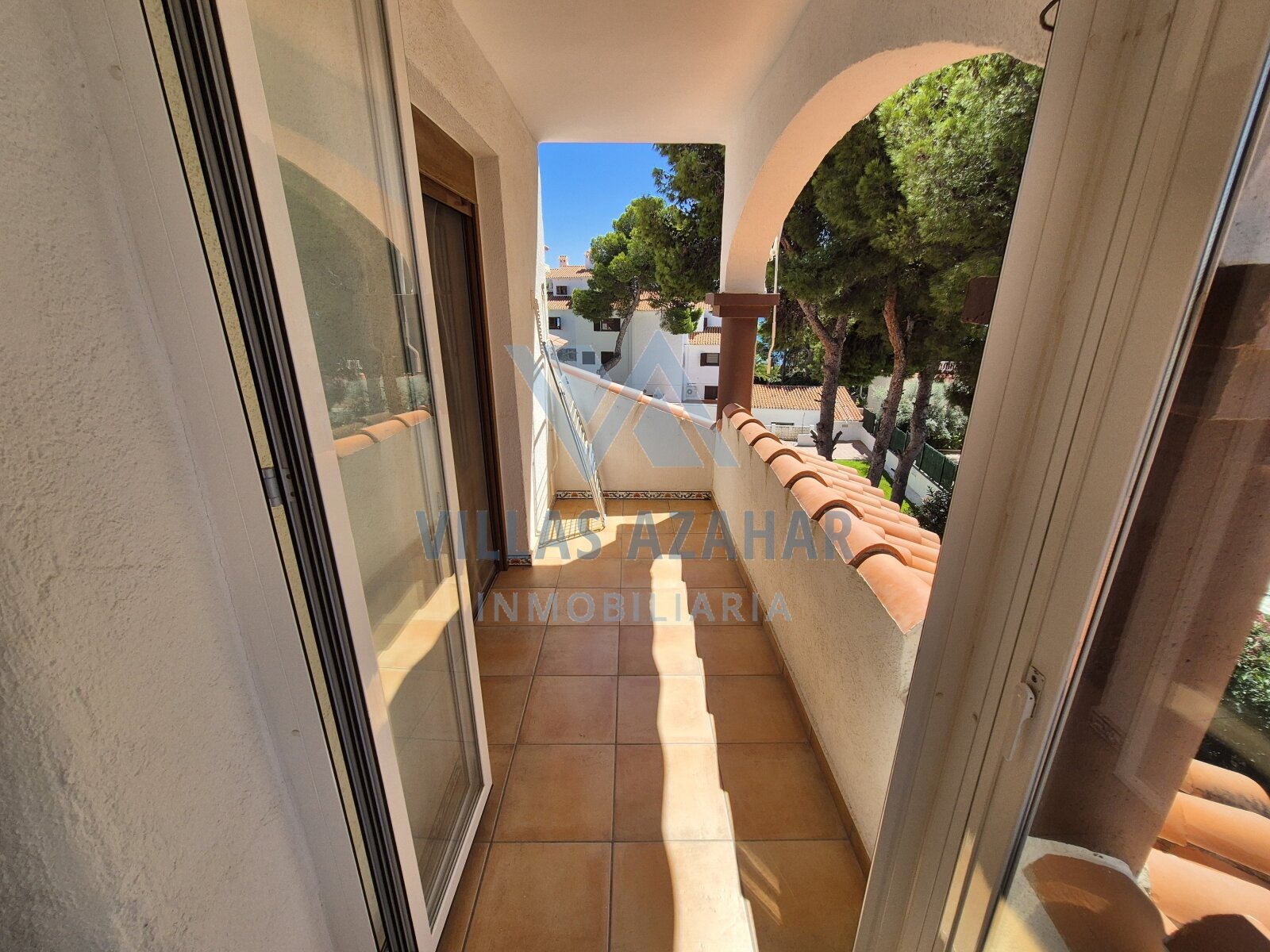 Spacious Maisonette with garage and studio in the centre